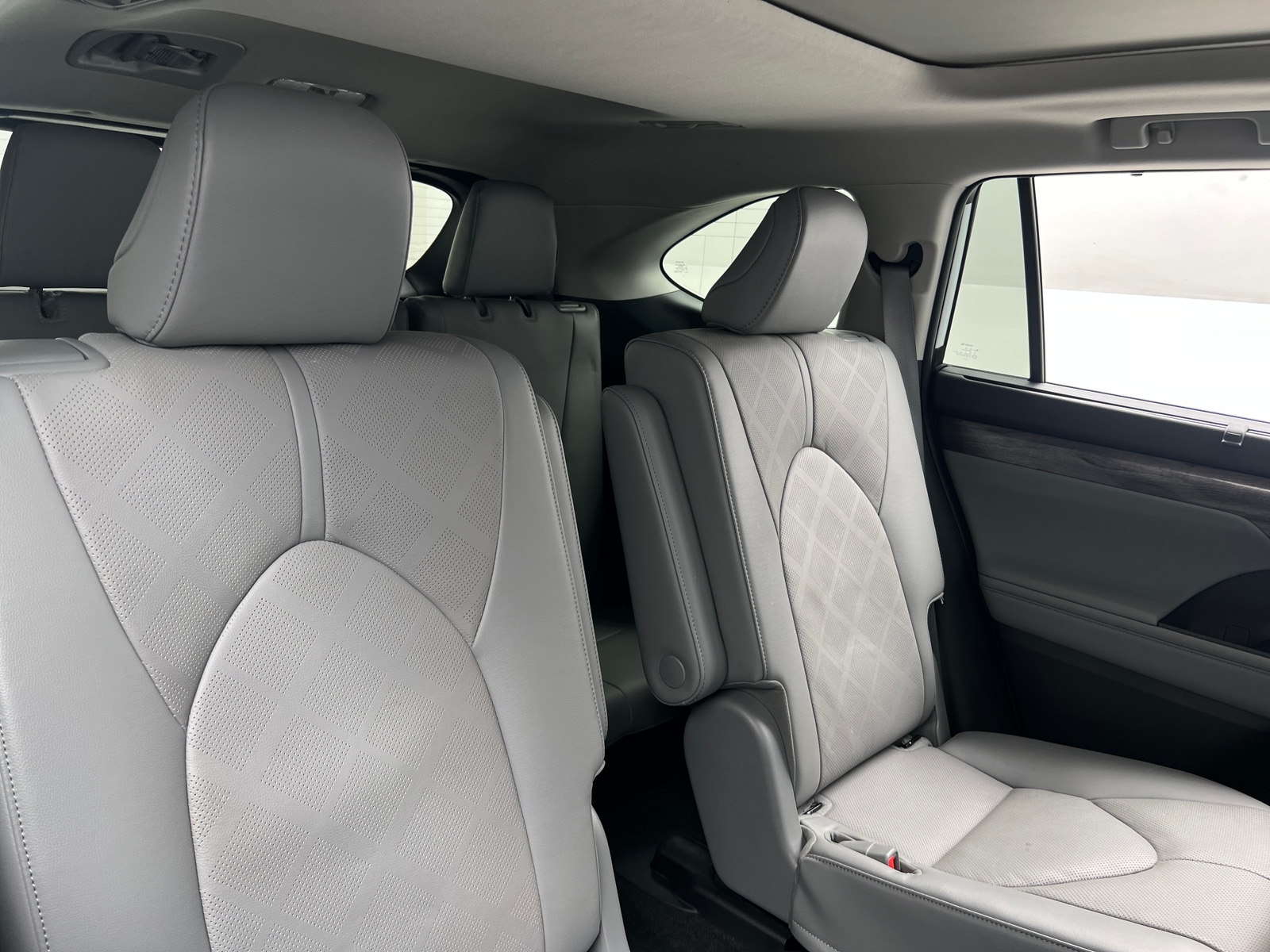 Thumbnail: 2023 Toyota Highlander - 5