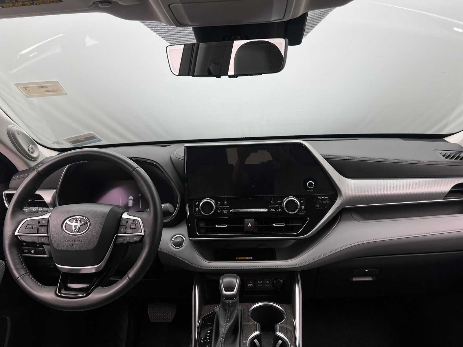 Thumbnail: 2023 Toyota Highlander - 2