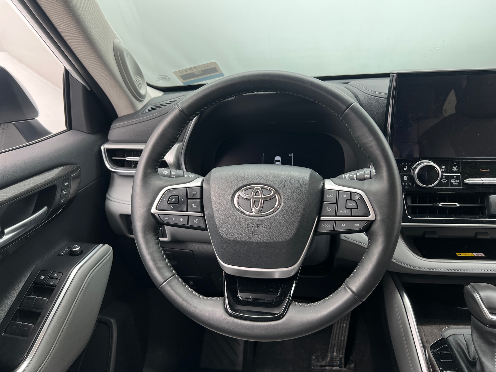 Thumbnail: 2023 Toyota Highlander - 4