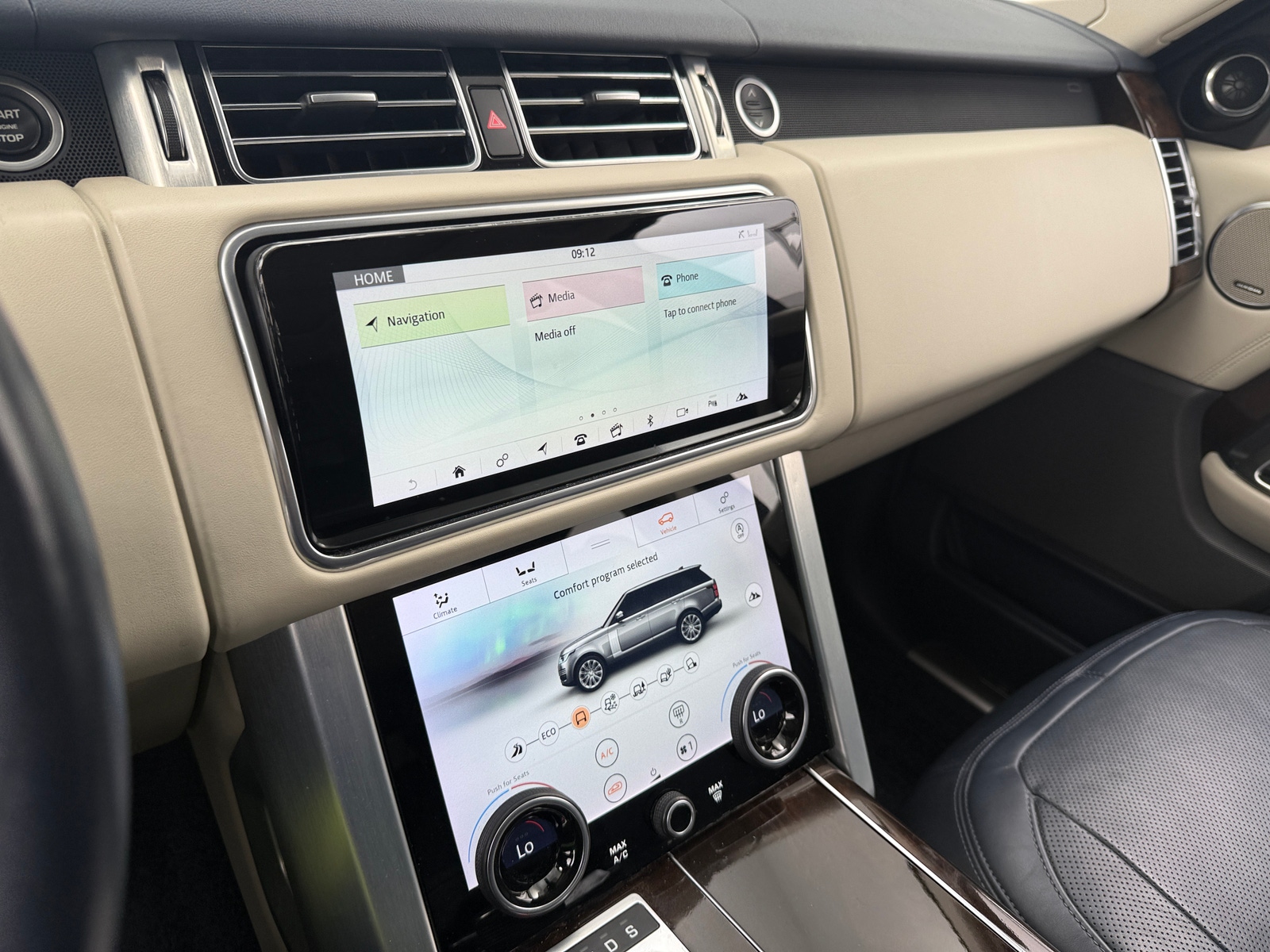 Thumbnail: 2020 Land Rover Range Rover - 3