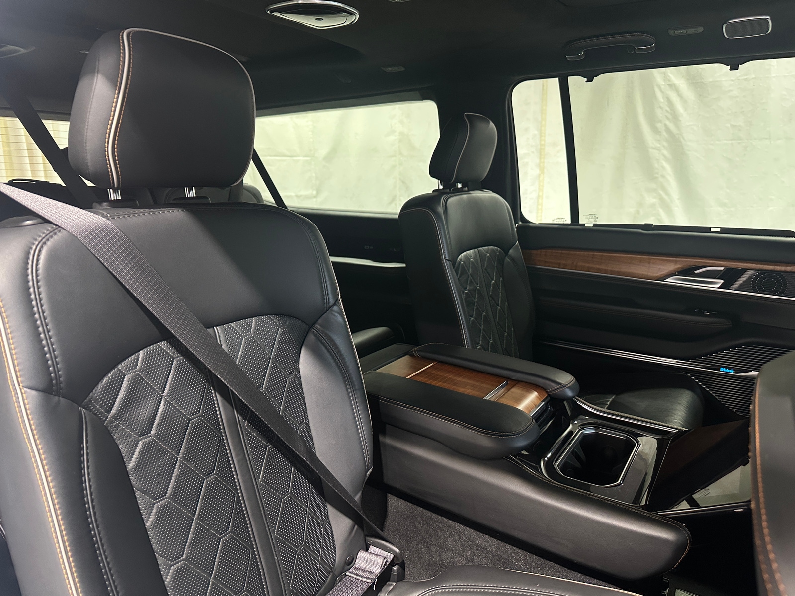 Thumbnail: 2024 Jeep Grand Wagoneer L - 5