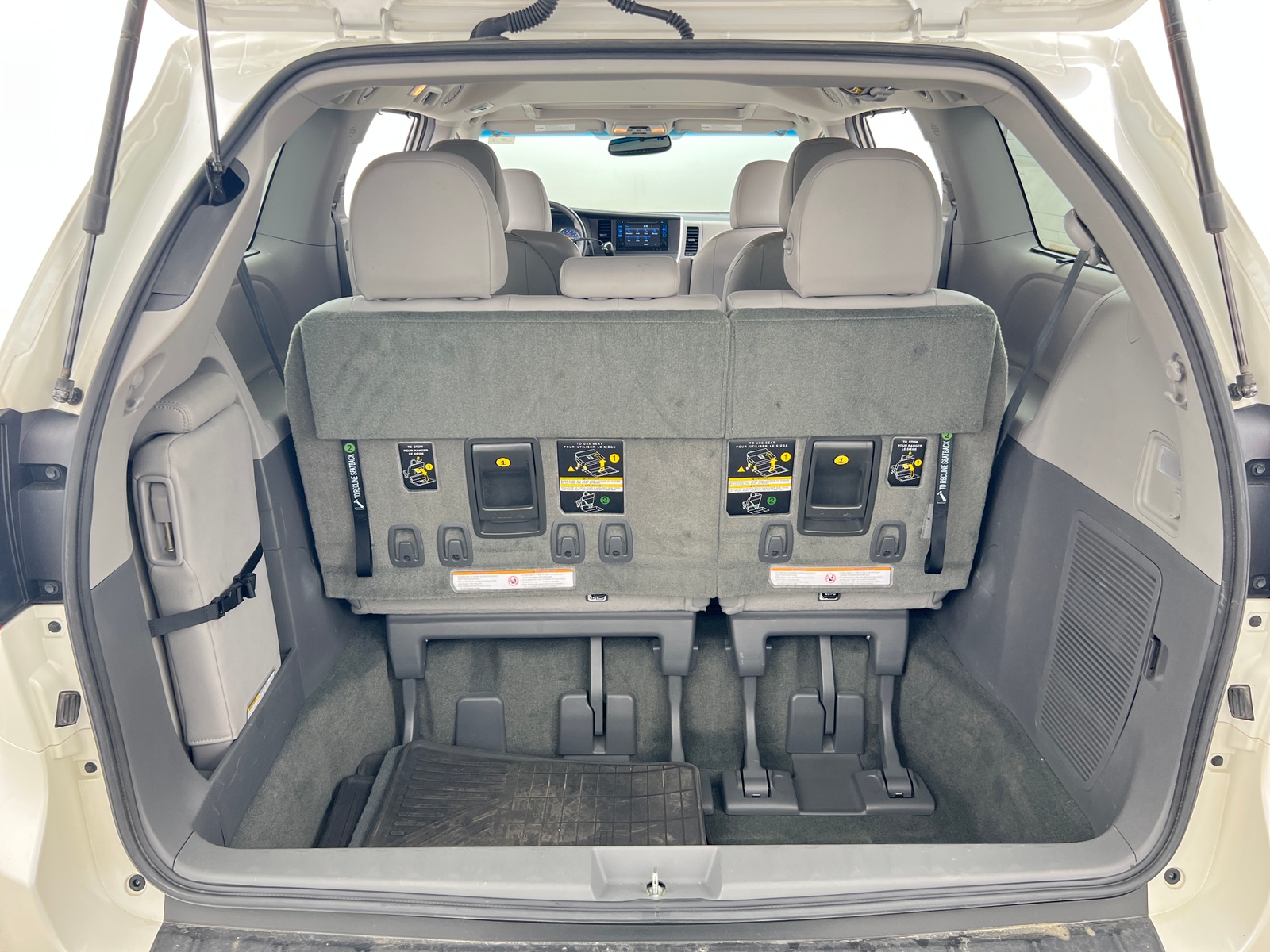 Thumbnail: 2016 Toyota Sienna - 6