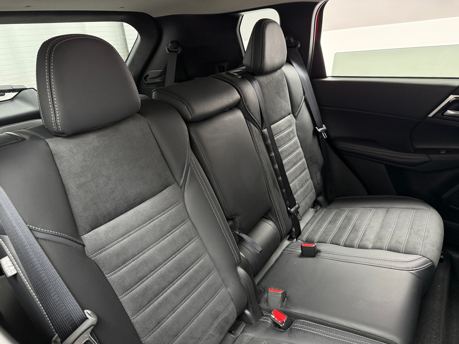 Thumbnail: 2025 Mitsubishi Outlander - 5