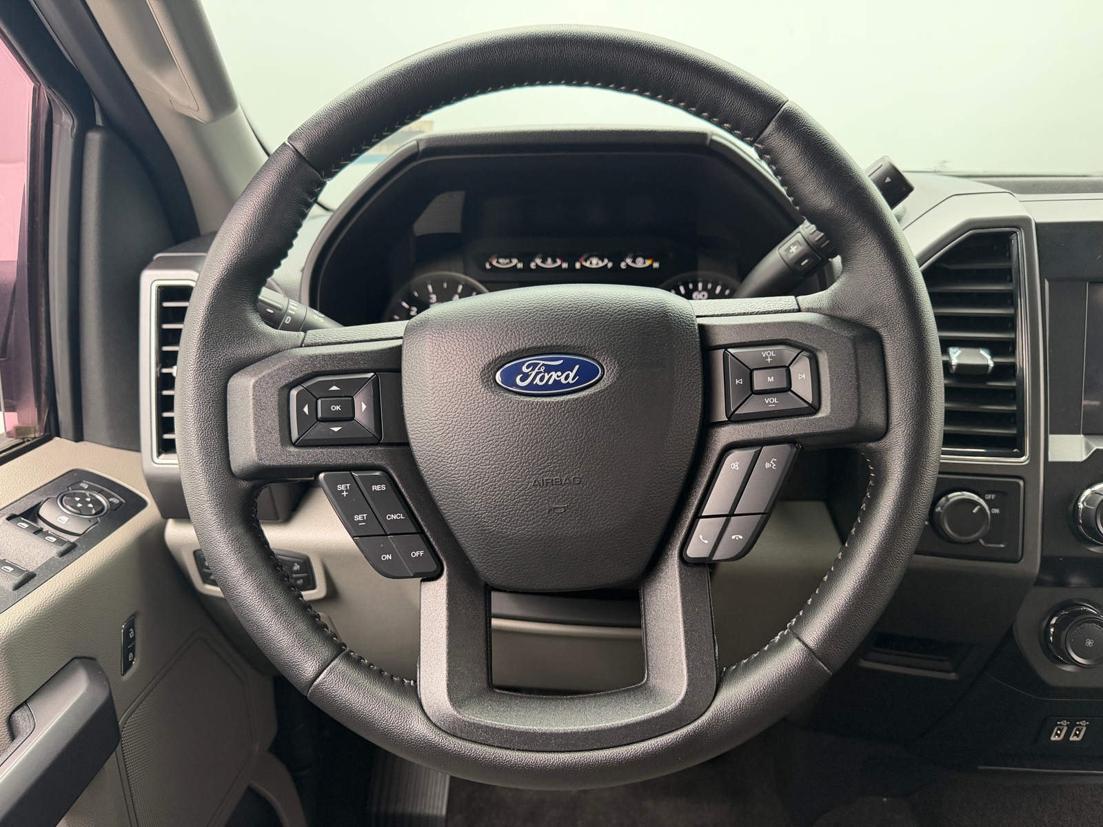 Thumbnail: 2019 Ford Econoline - 5