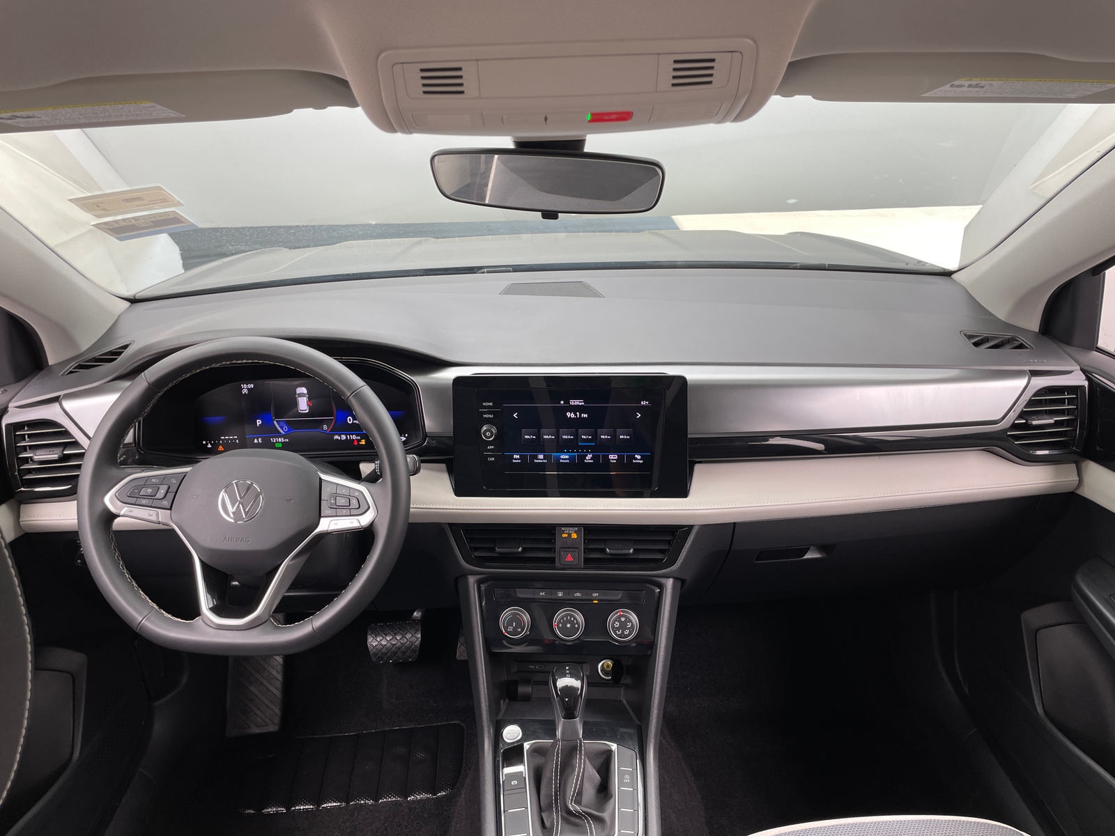 Thumbnail: 2025 Volkswagen Taos - 3