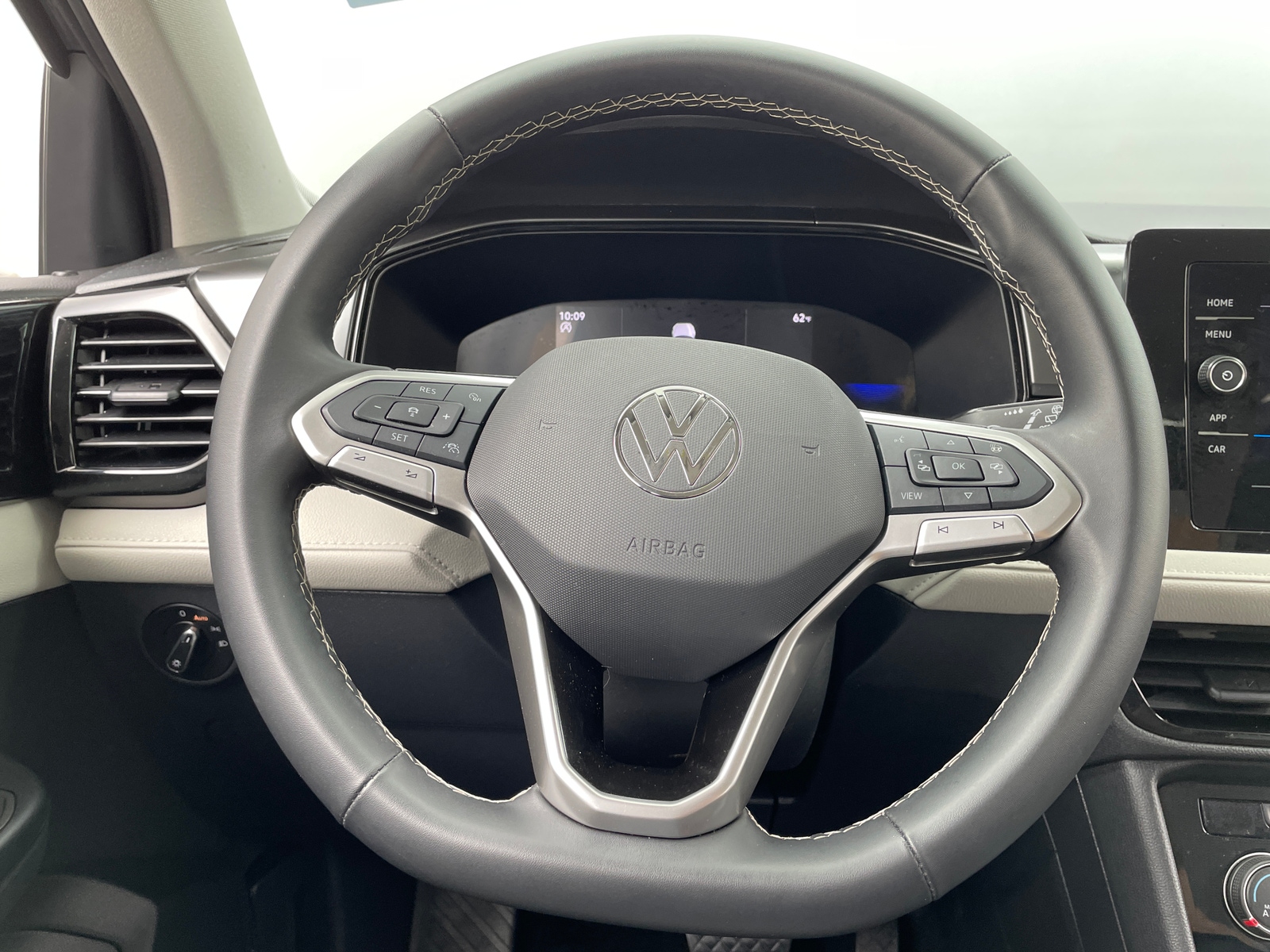 Thumbnail: 2025 Volkswagen Taos - 5