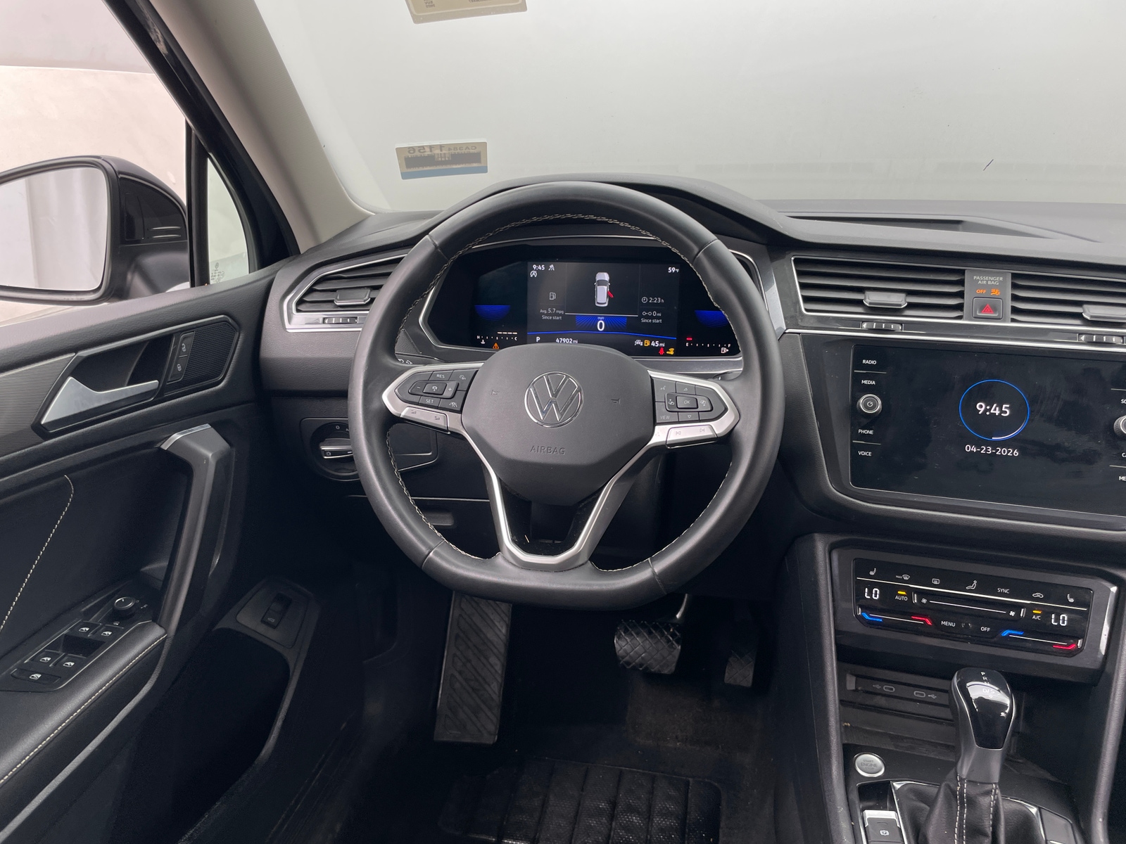 Thumbnail: 2022 Volkswagen Tiguan - 4