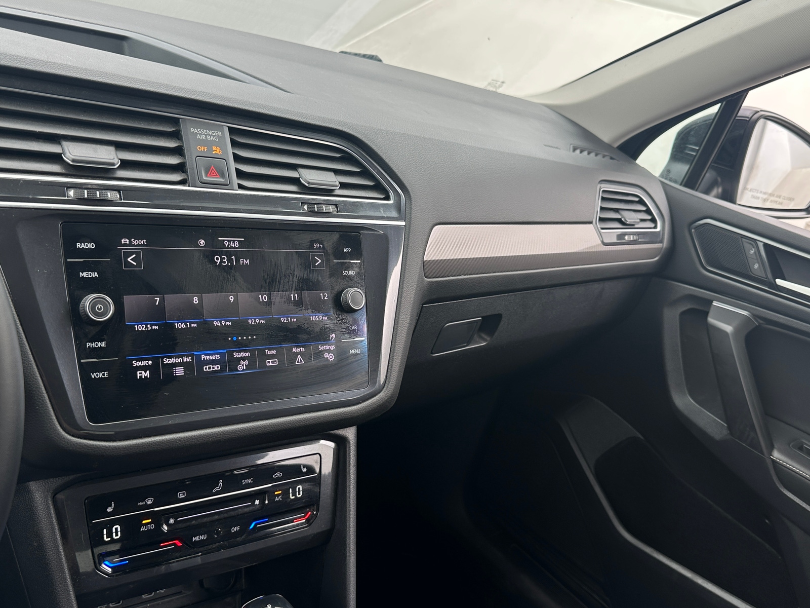 Thumbnail: 2022 Volkswagen Tiguan - 3