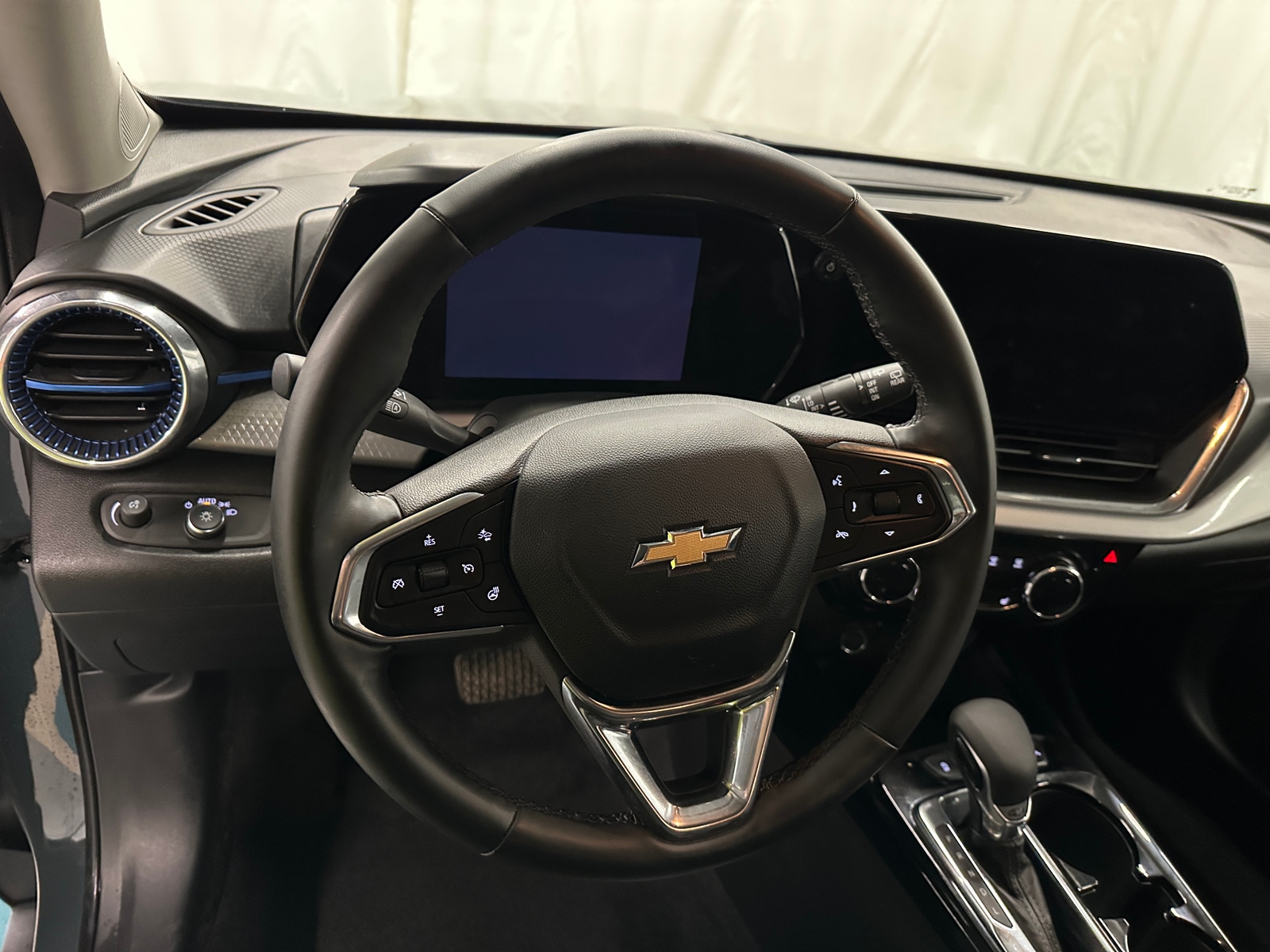 Thumbnail: 2025 Chevrolet Trax - 5