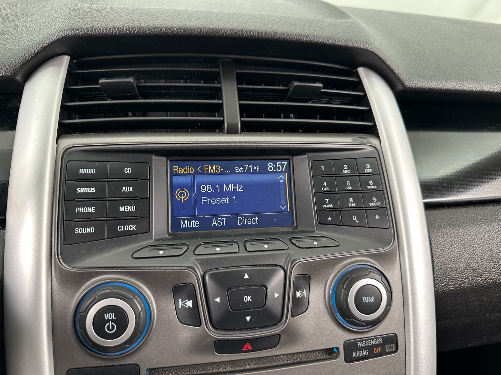 Thumbnail: 2011 Ford Edge - 4