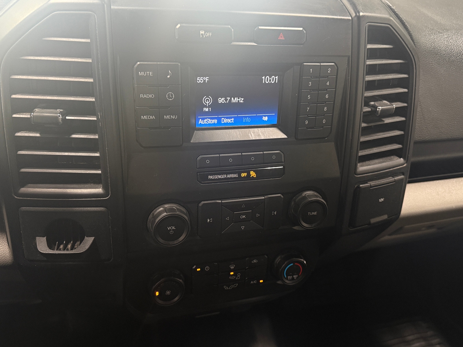 Thumbnail: 2017 Ford Econoline - 3