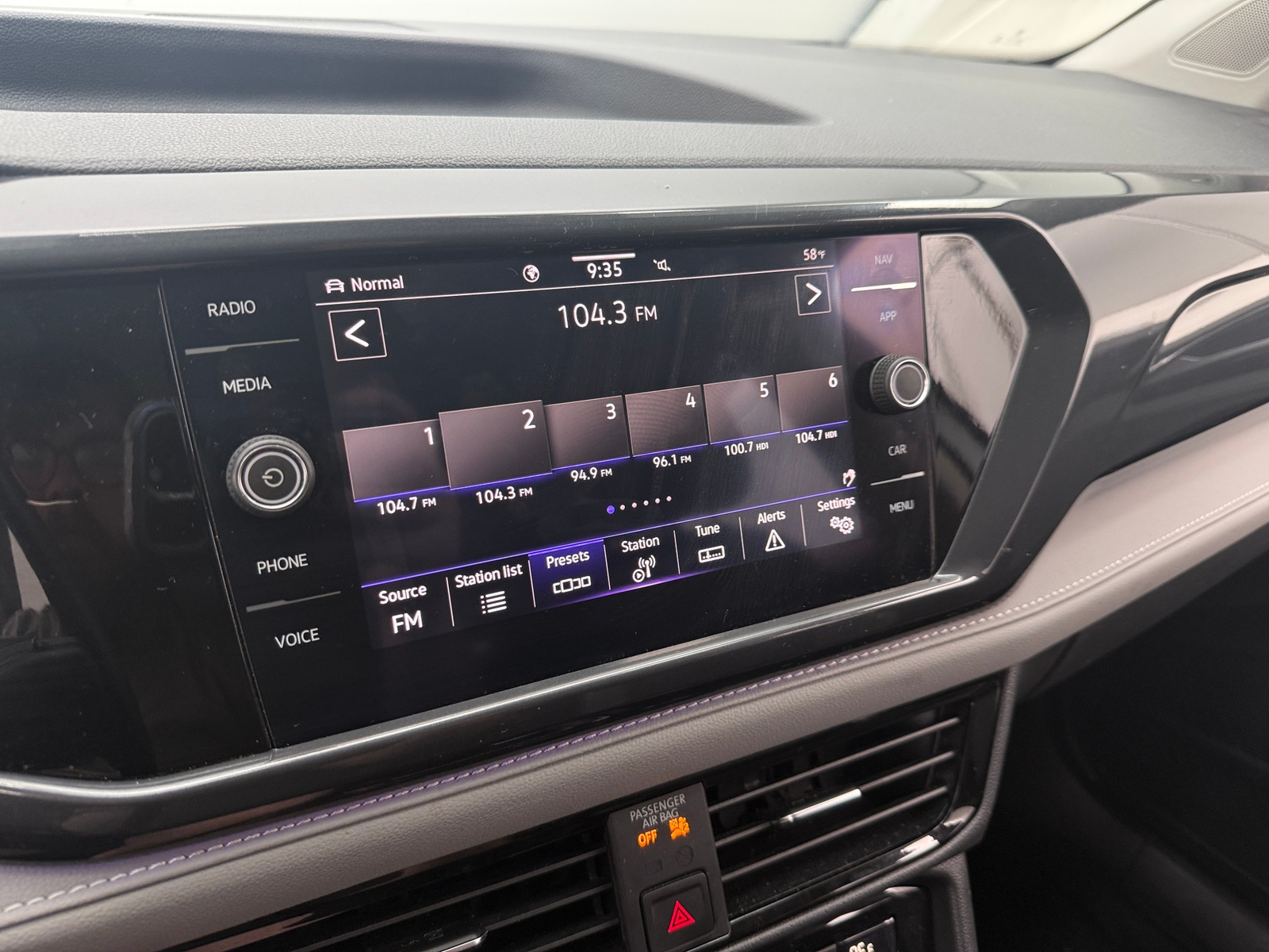 Thumbnail: 2022 Volkswagen Taos - 3