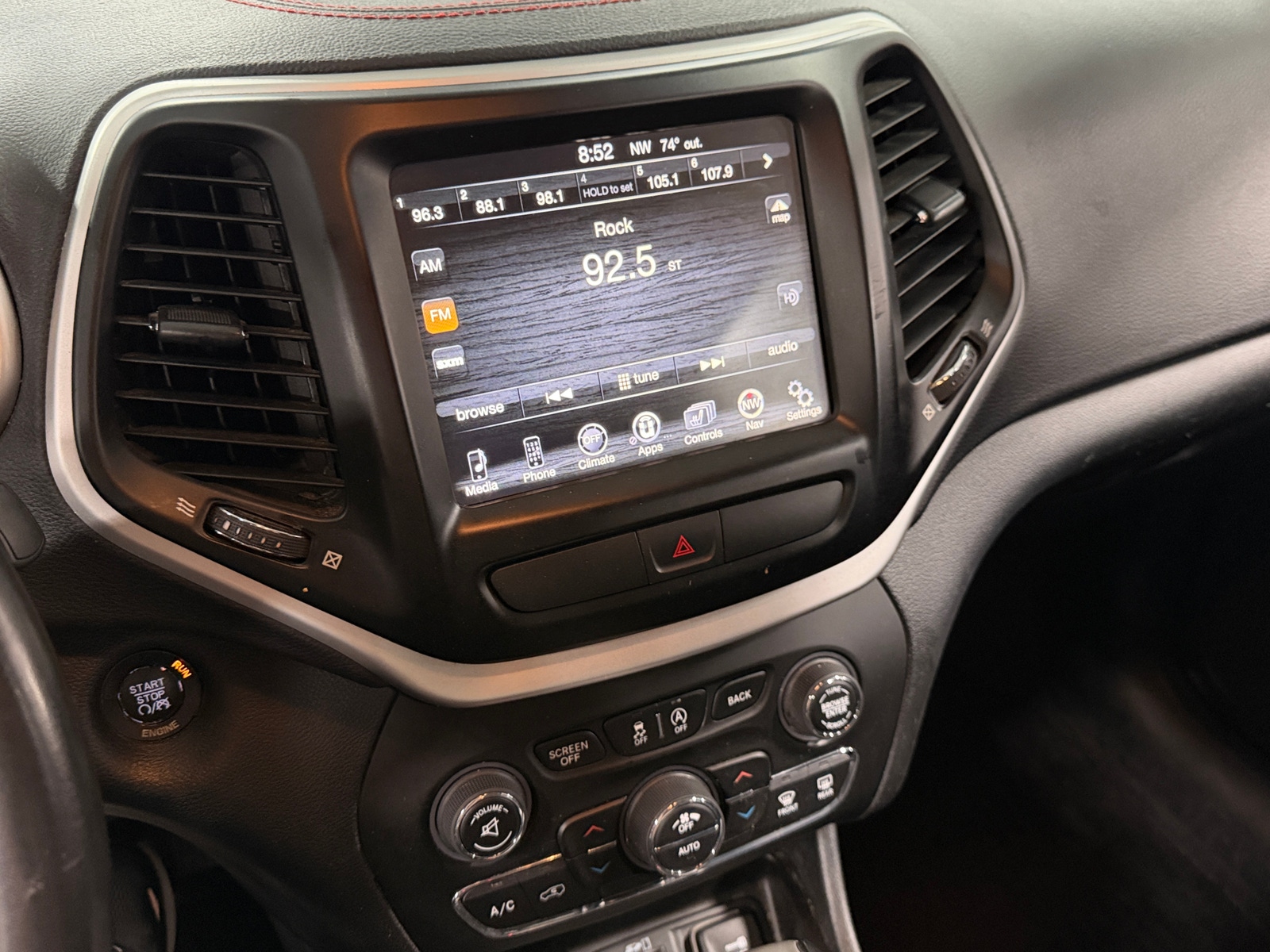 Thumbnail: 2016 Jeep Cherokee - 4