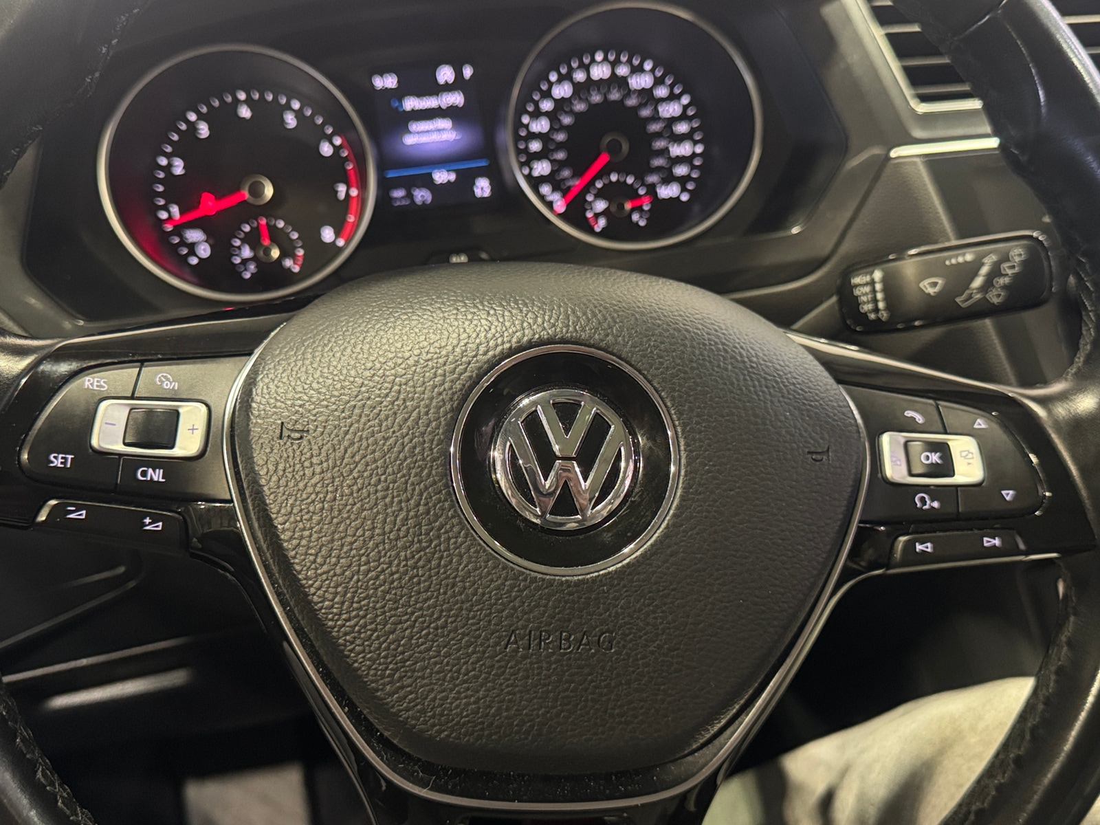 Thumbnail: 2018 Volkswagen Tiguan - 4