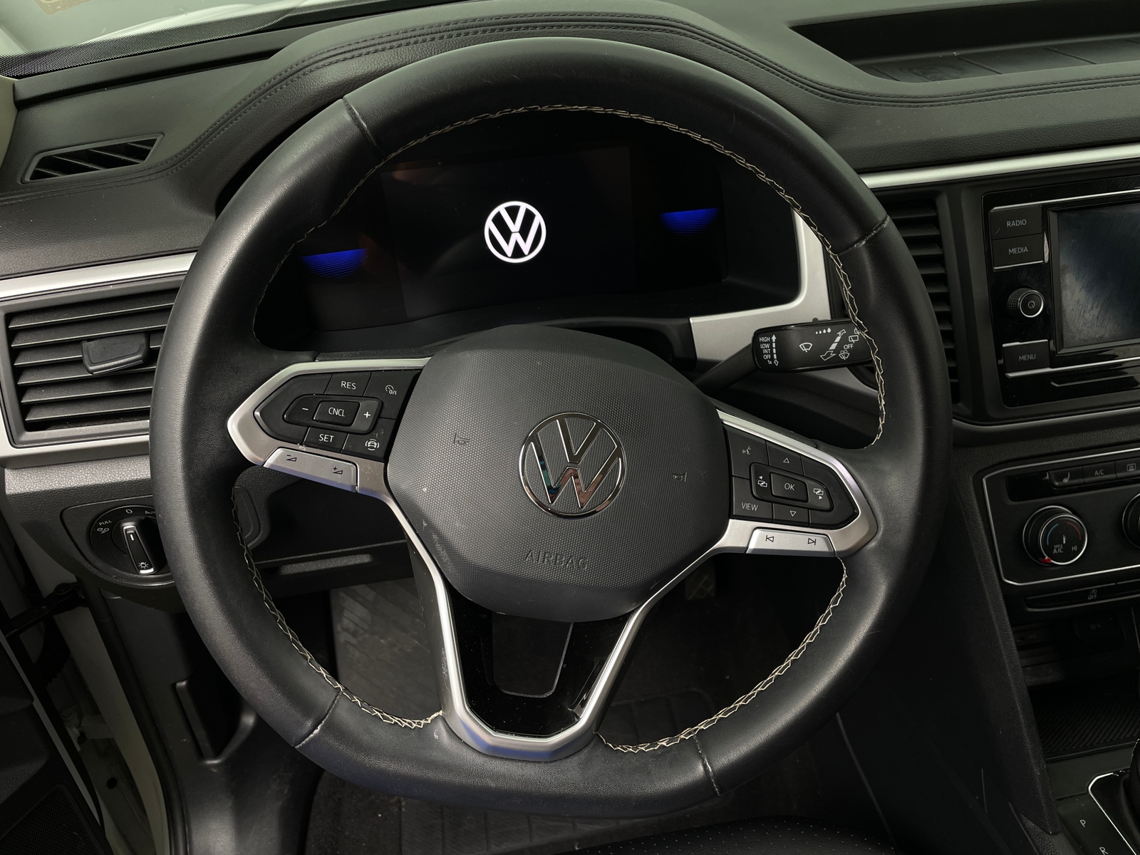 Thumbnail: 2023 Volkswagen Atlas - 4