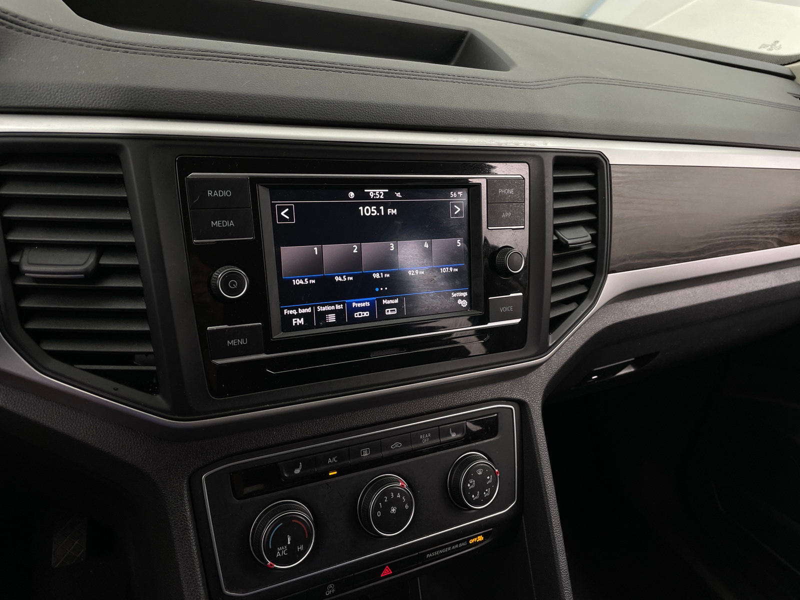 Thumbnail: 2023 Volkswagen Atlas - 3