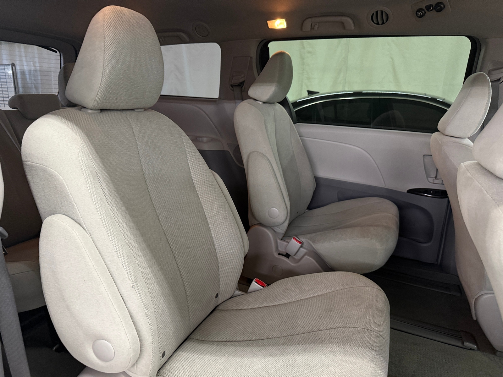 Thumbnail: 2014 Toyota Sienna - 6