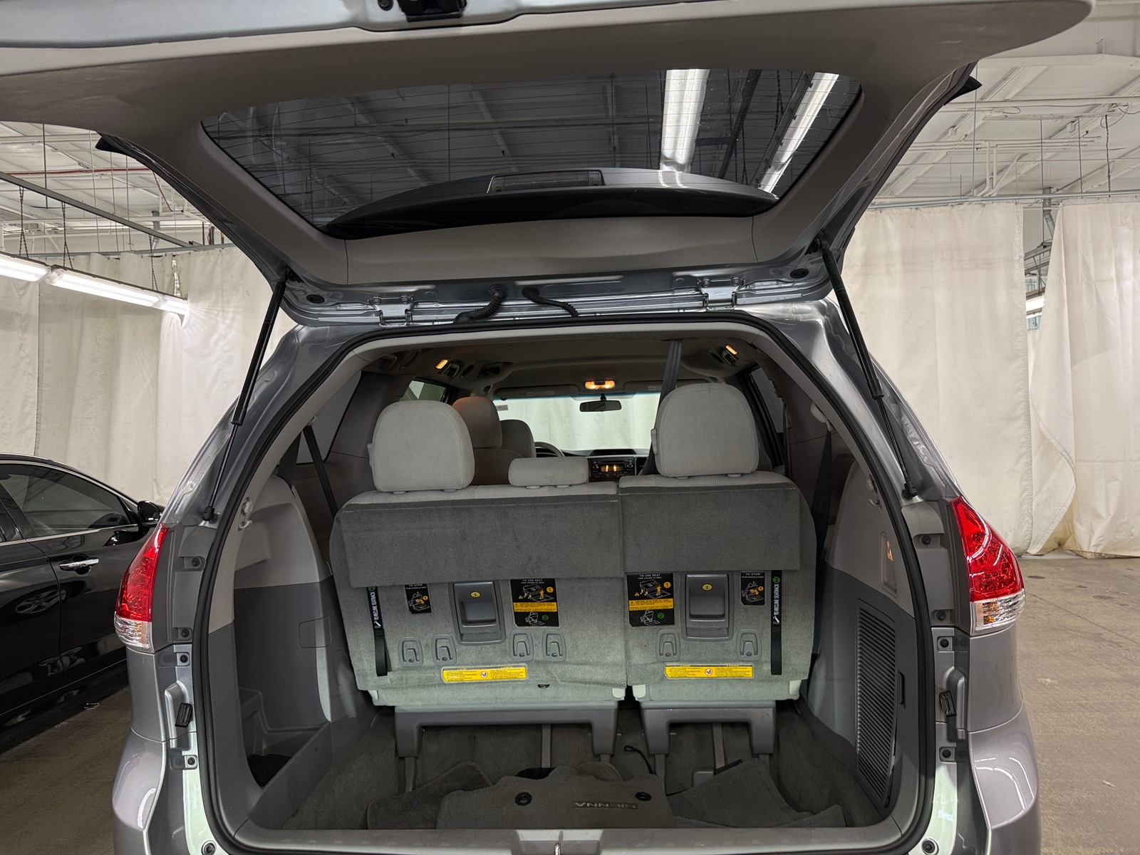 Thumbnail: 2014 Toyota Sienna - 7