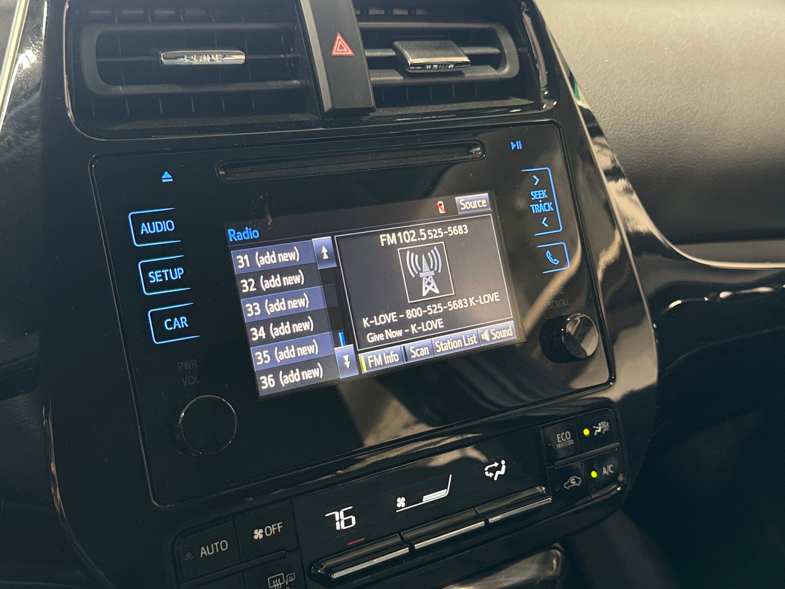 Thumbnail: 2017 Toyota Prius - 4