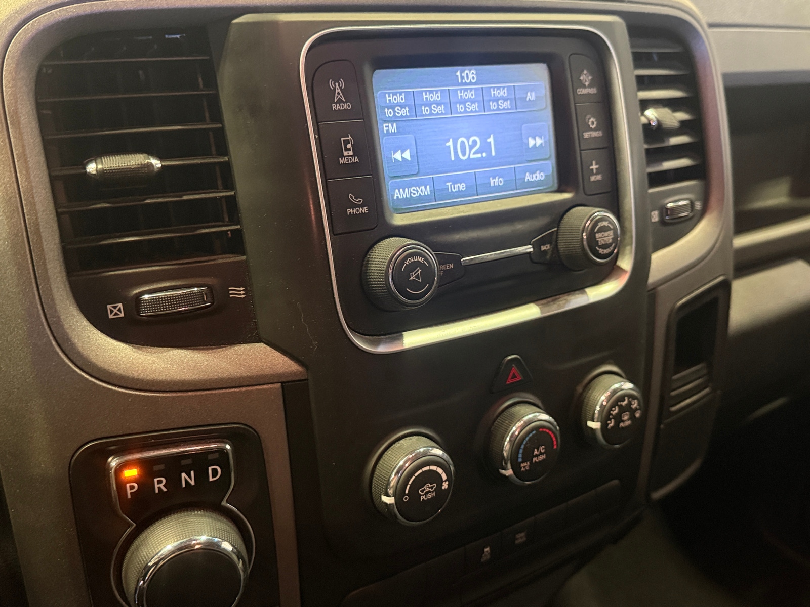 Thumbnail: 2019 RAM 1500 Classic - 4