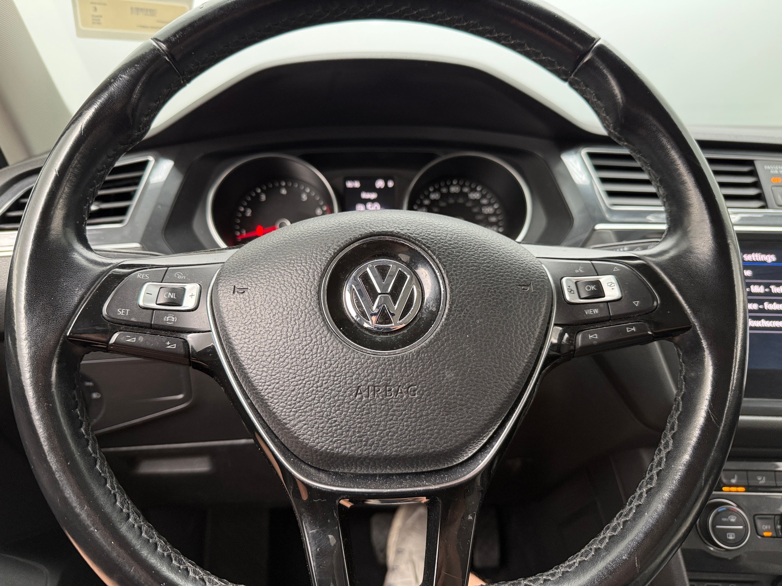 Thumbnail: 2019 Volkswagen Tiguan - 5