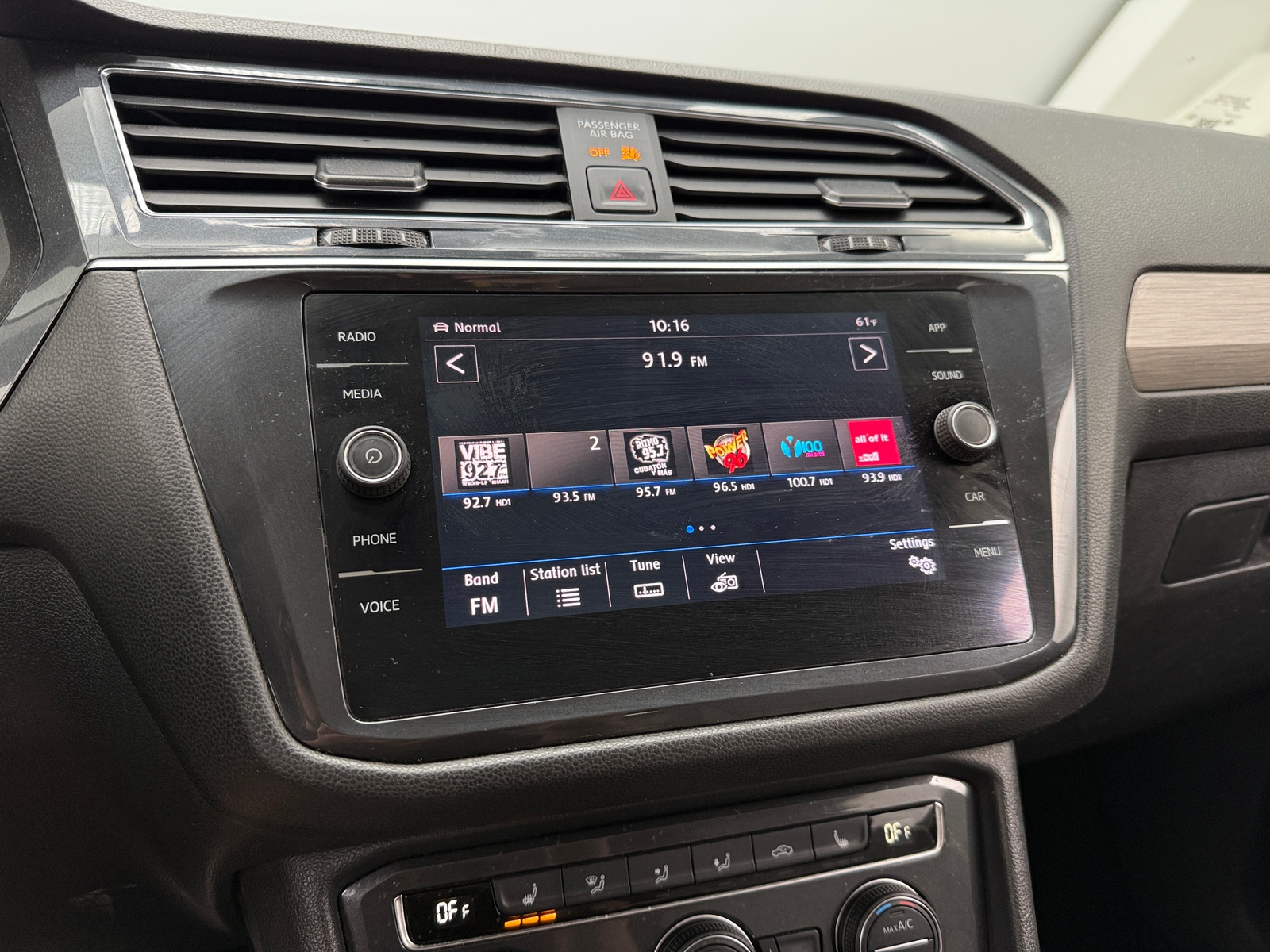 Thumbnail: 2019 Volkswagen Tiguan - 4