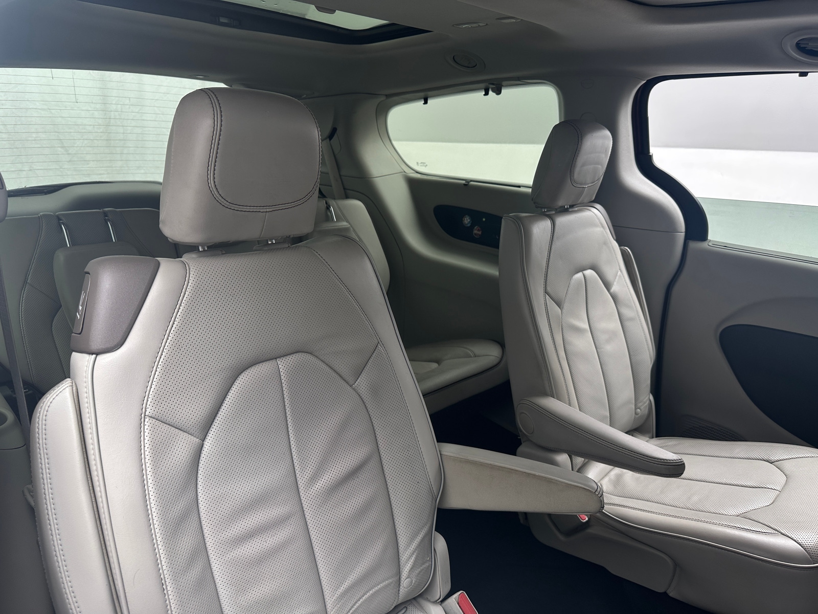 Thumbnail: 2018 Chrysler Pacifica - 5