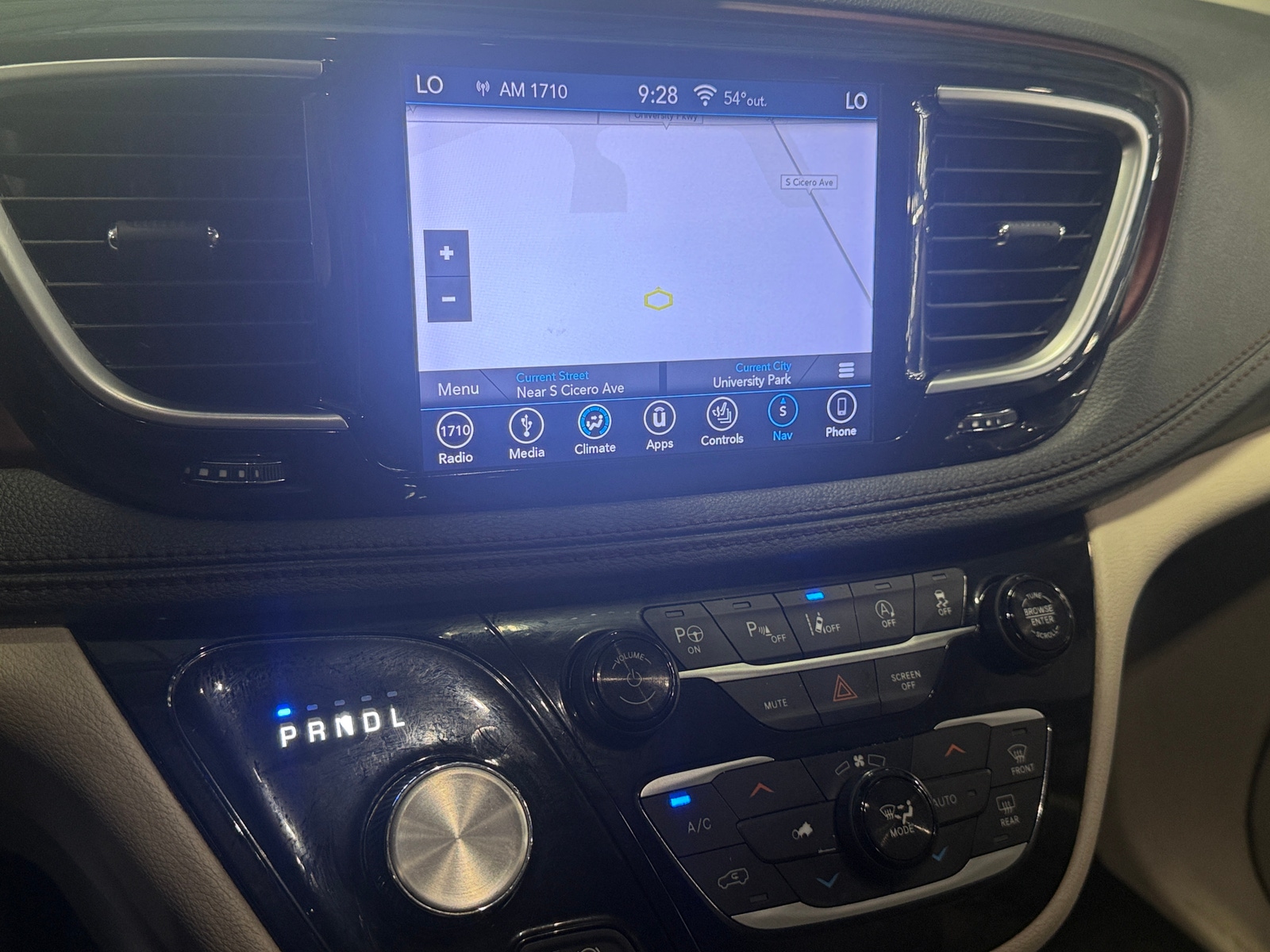 Thumbnail: 2018 Chrysler Pacifica - 3