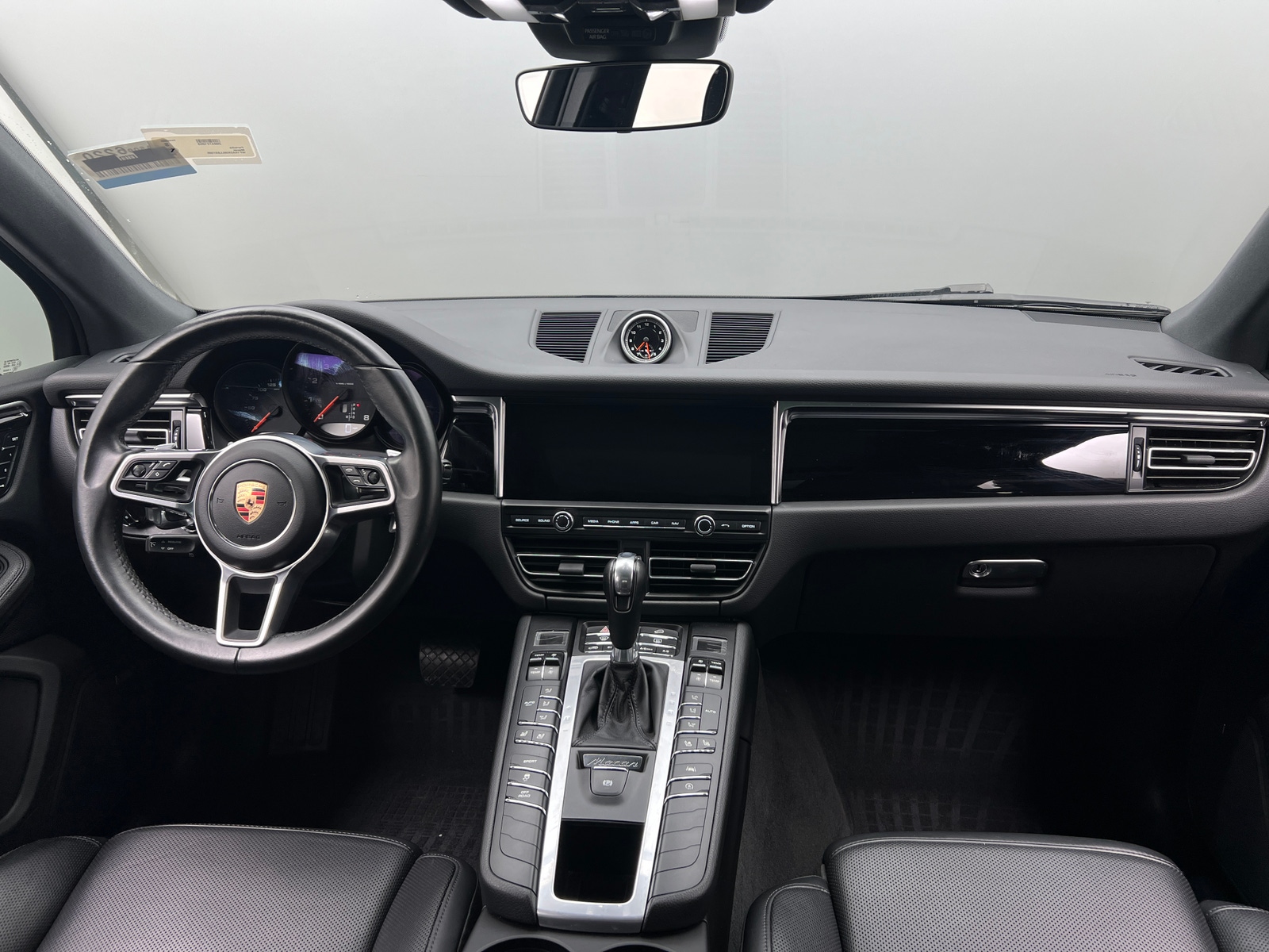 Thumbnail: 2020 Porsche Macan - 2