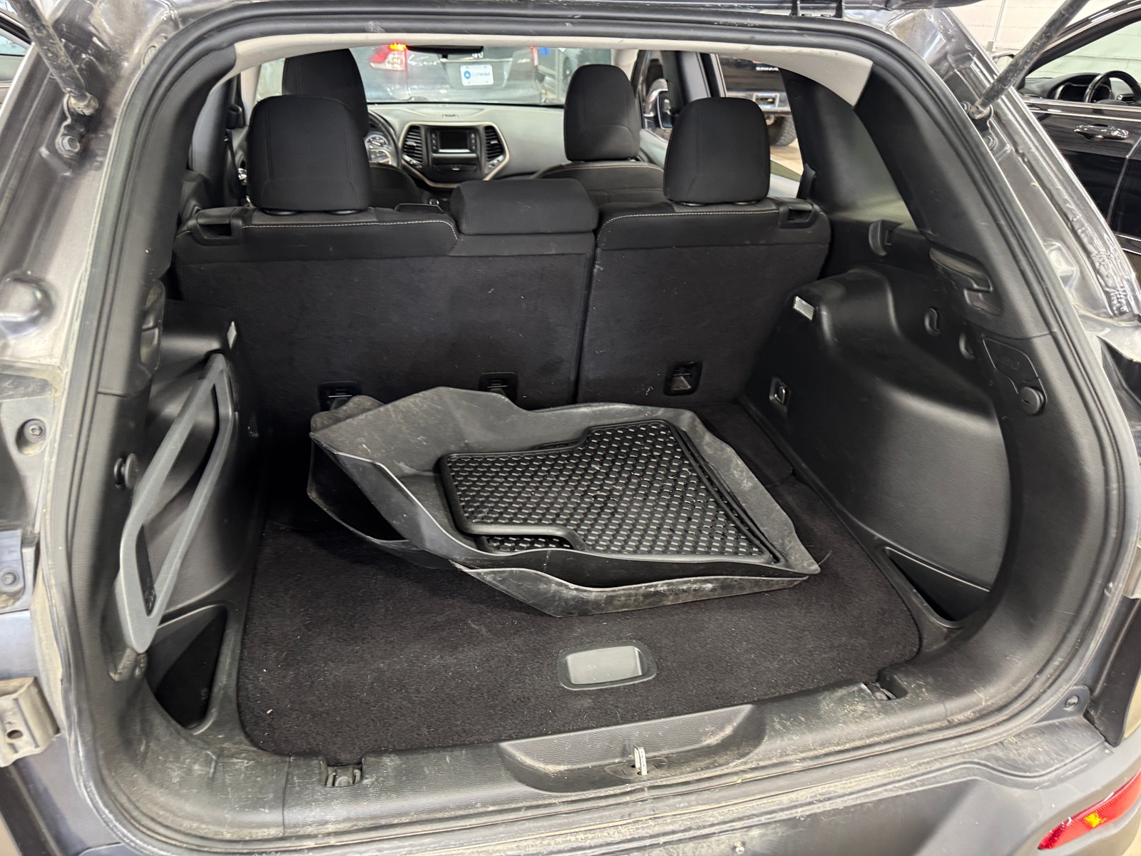 Thumbnail: 2018 Jeep Cherokee - 7