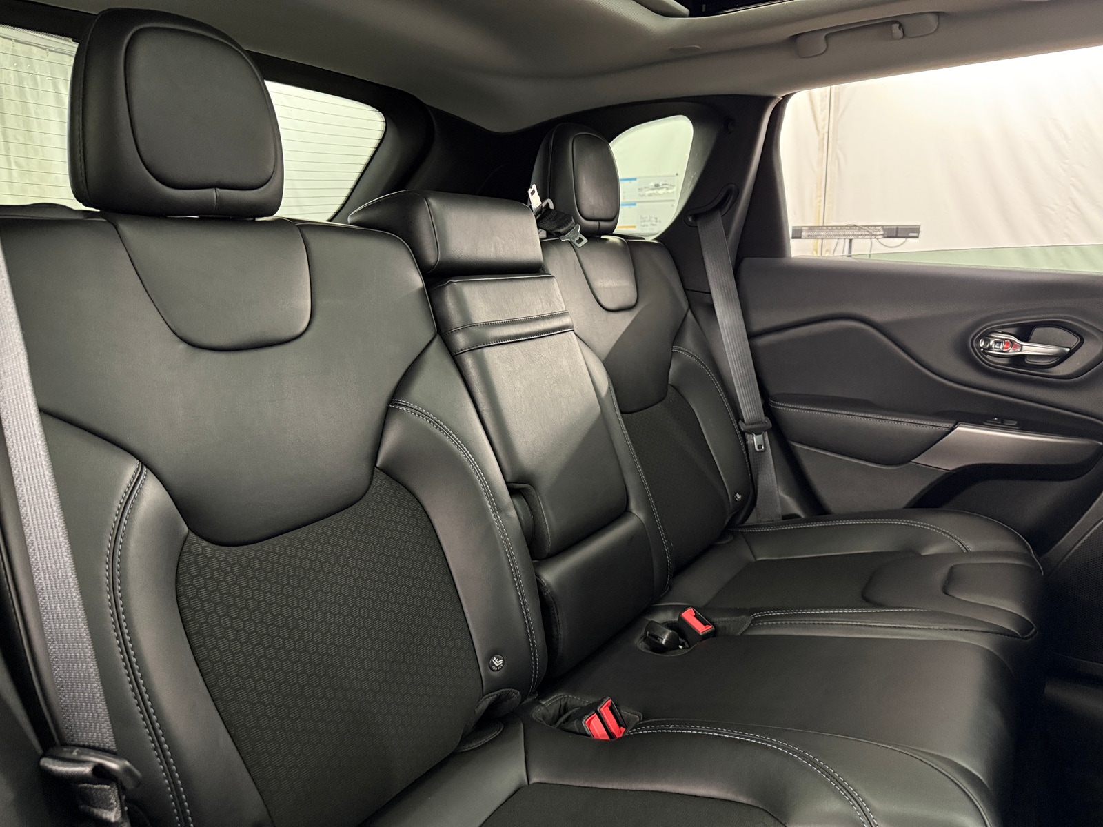 Thumbnail: 2019 Jeep Cherokee - 6