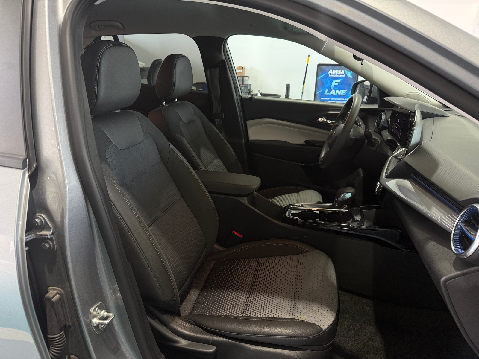 Thumbnail: 2025 Chevrolet Trax - 2