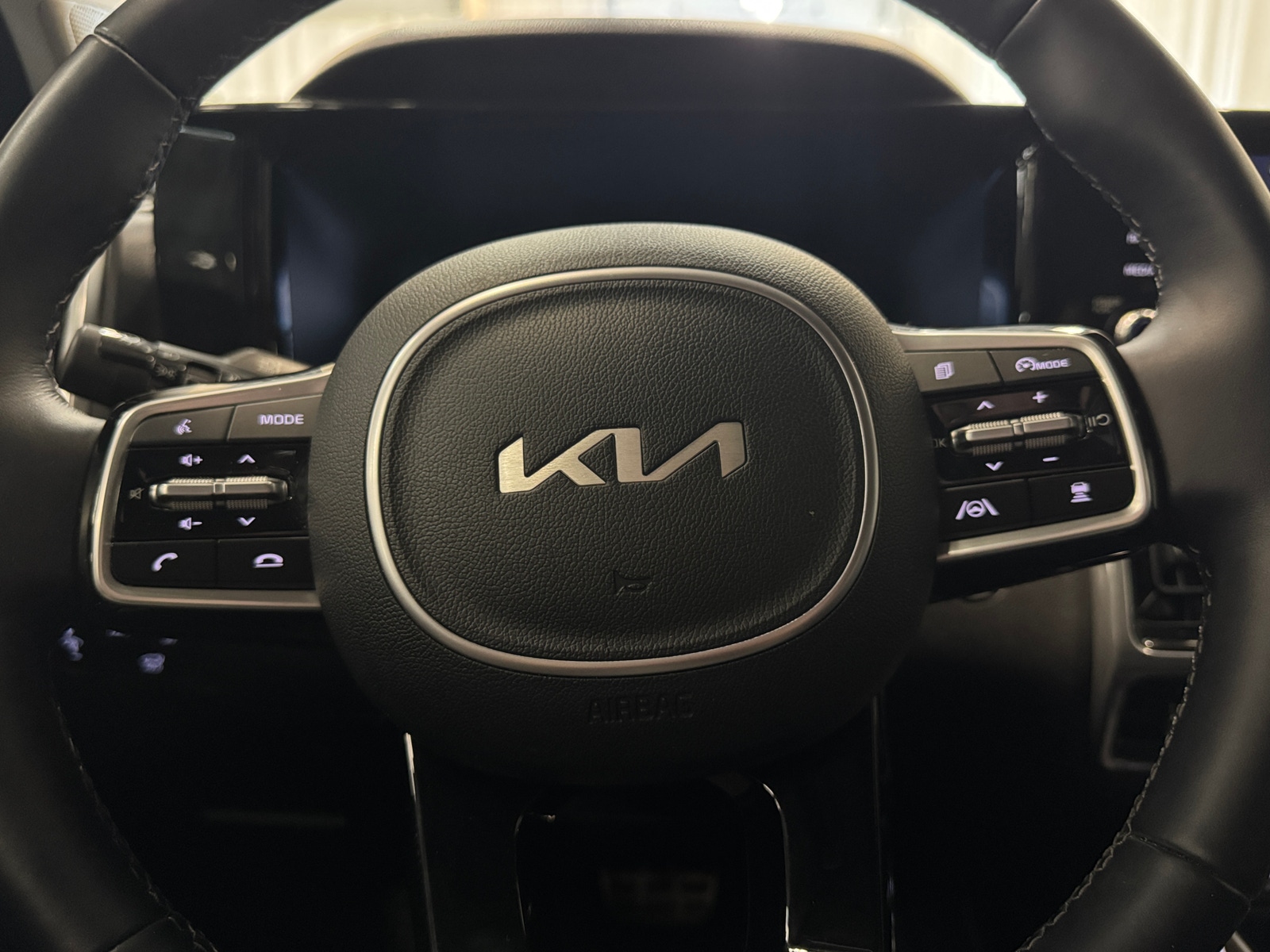 Thumbnail: 2023 Kia Sorento - 4