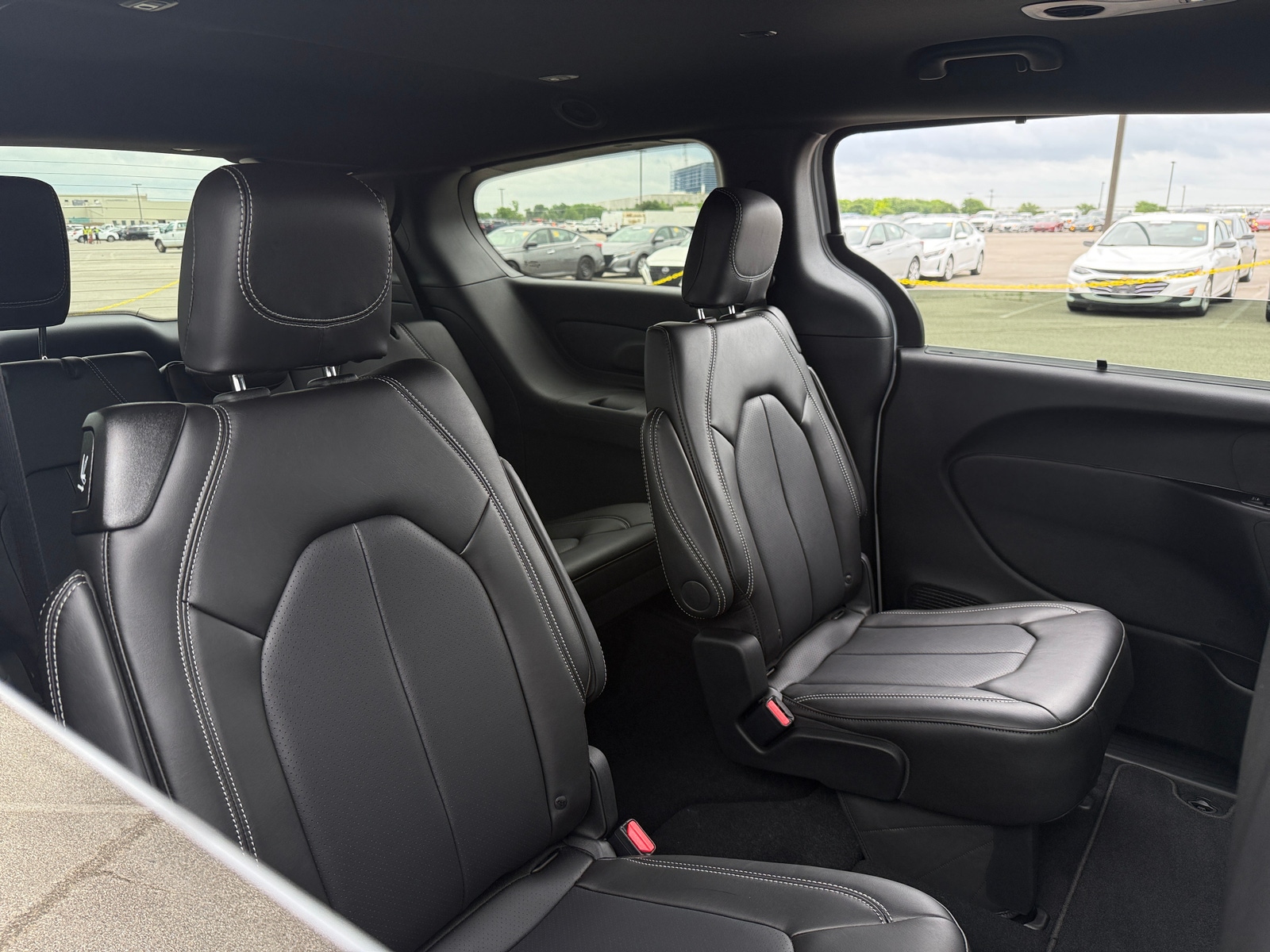 Thumbnail: 2026 Chrysler Pacifica - 5