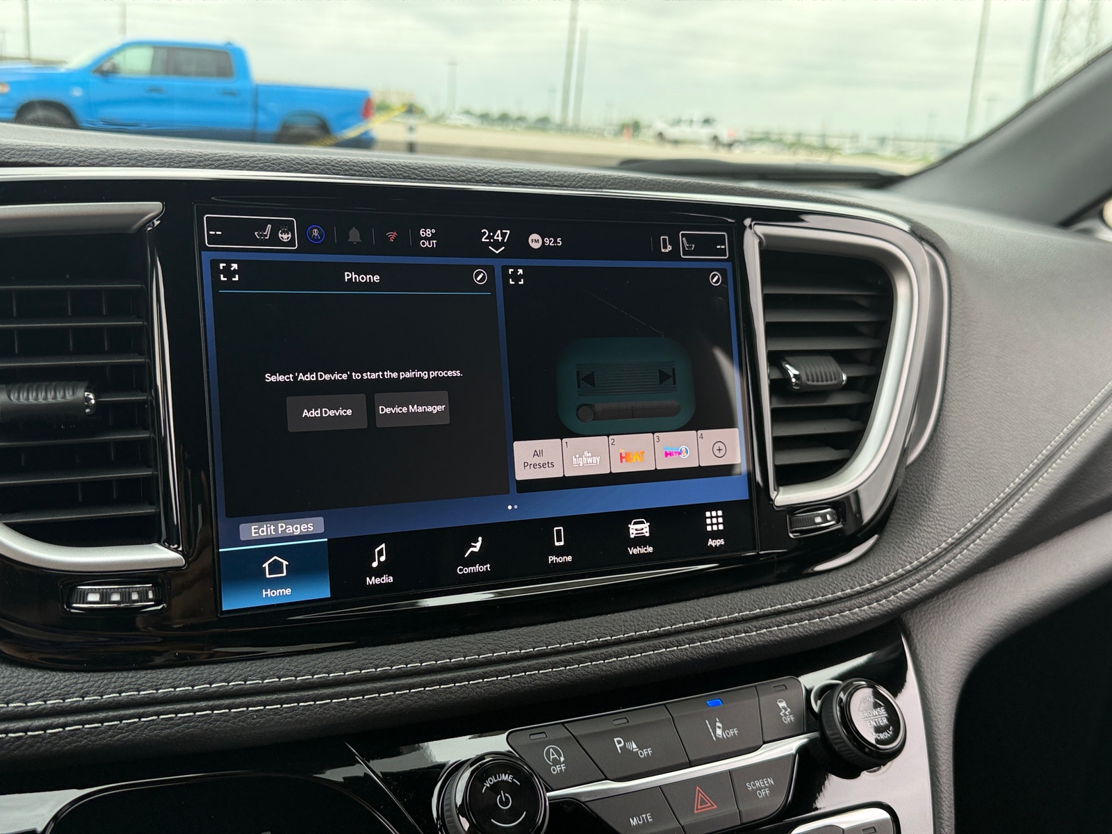 Thumbnail: 2026 Chrysler Pacifica - 3