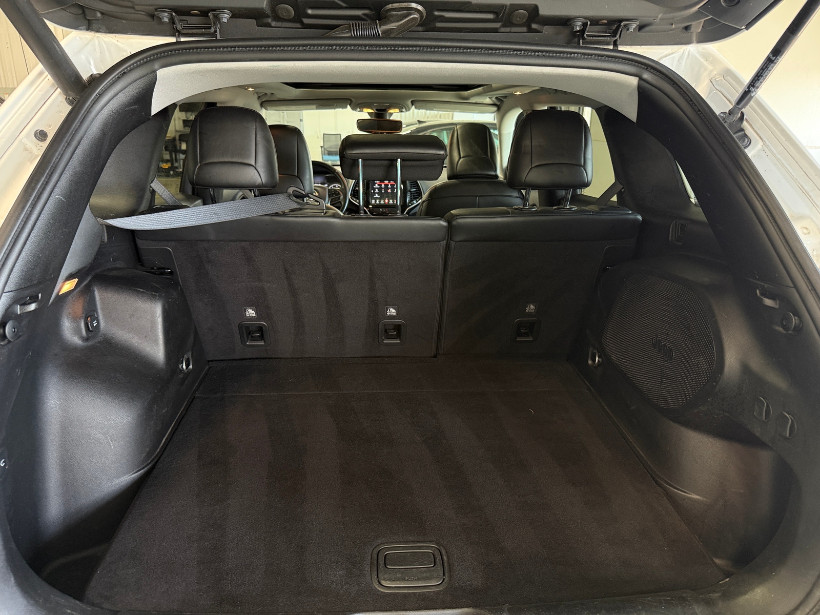 Thumbnail: 2019 Jeep Cherokee - 6