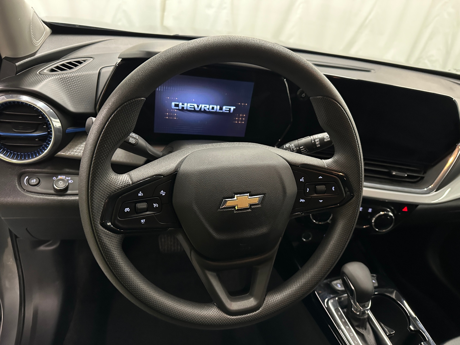 Thumbnail: 2025 Chevrolet Trax - 5