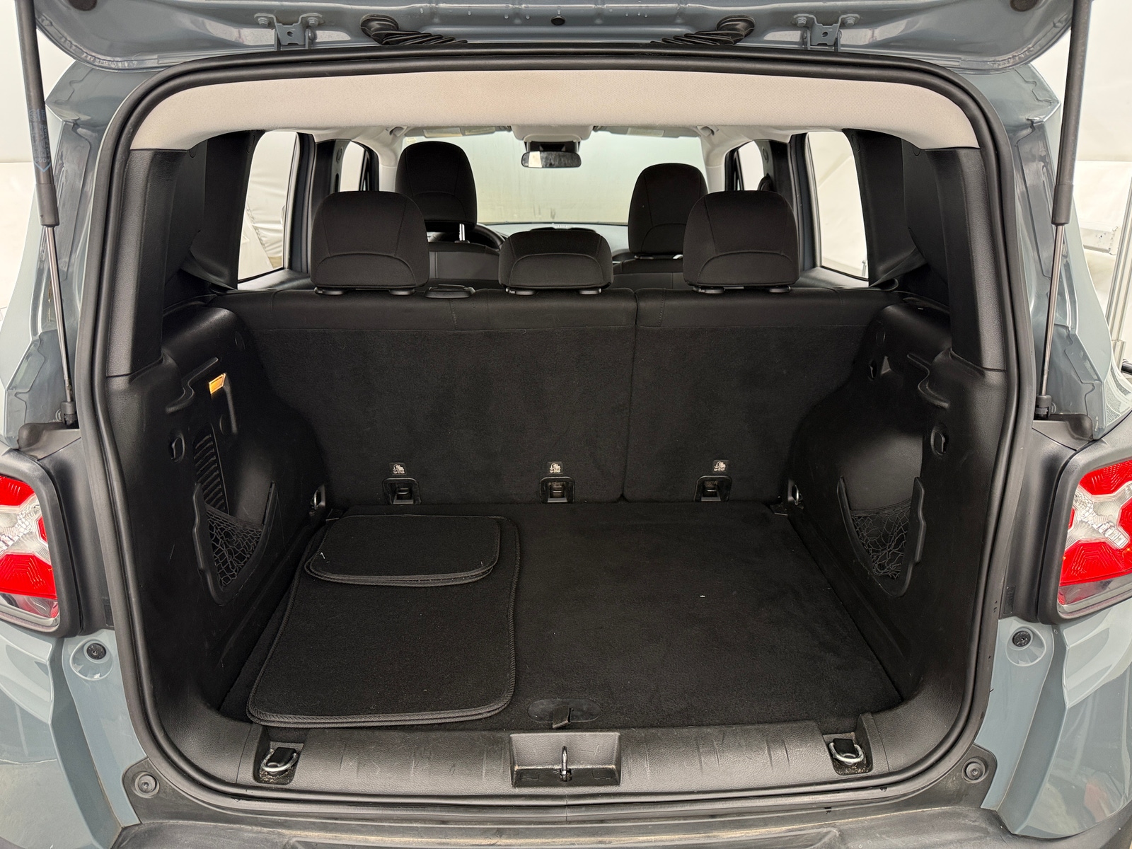 Thumbnail: 2018 Jeep Renegade - 7