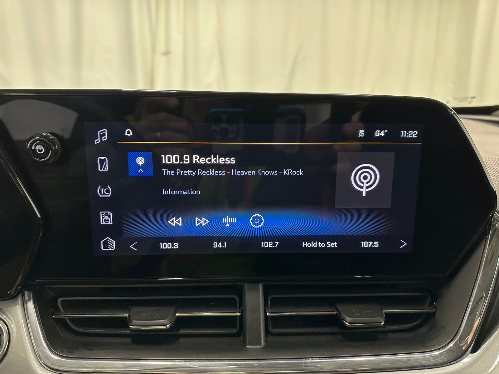 Thumbnail: 2025 Chevrolet Trax - 4