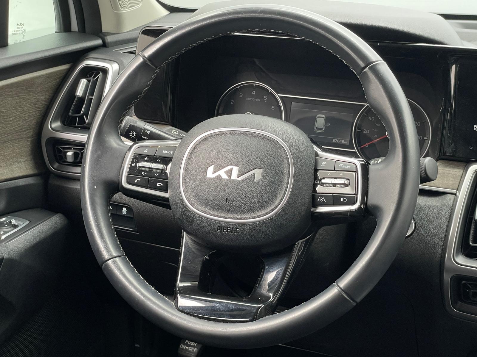 Thumbnail: 2023 Kia Sorento - 4