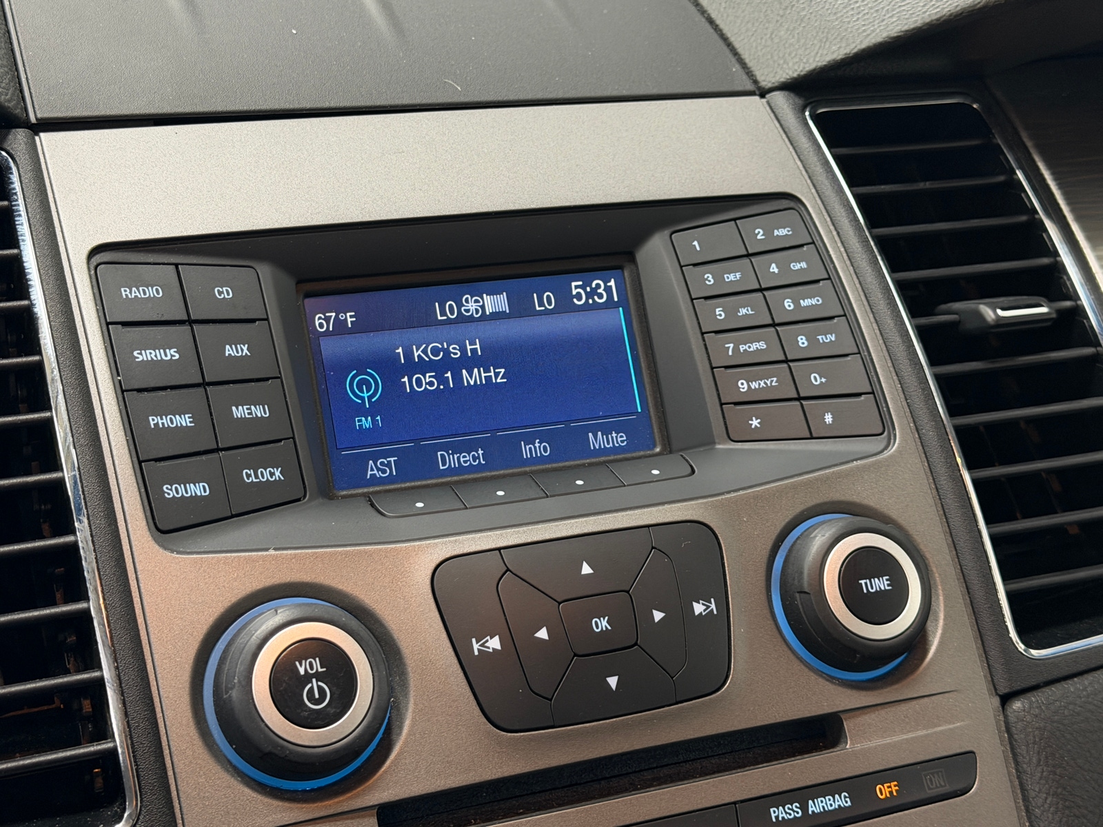 Thumbnail: 2016 Ford Taurus - 4