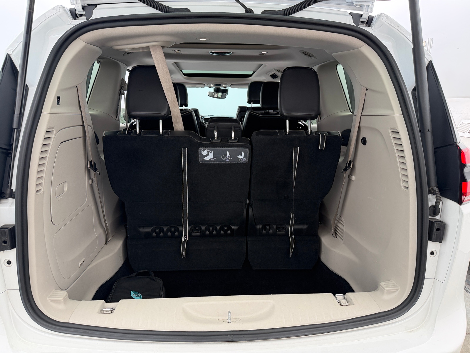 Thumbnail: 2021 Chrysler Pacifica - 6