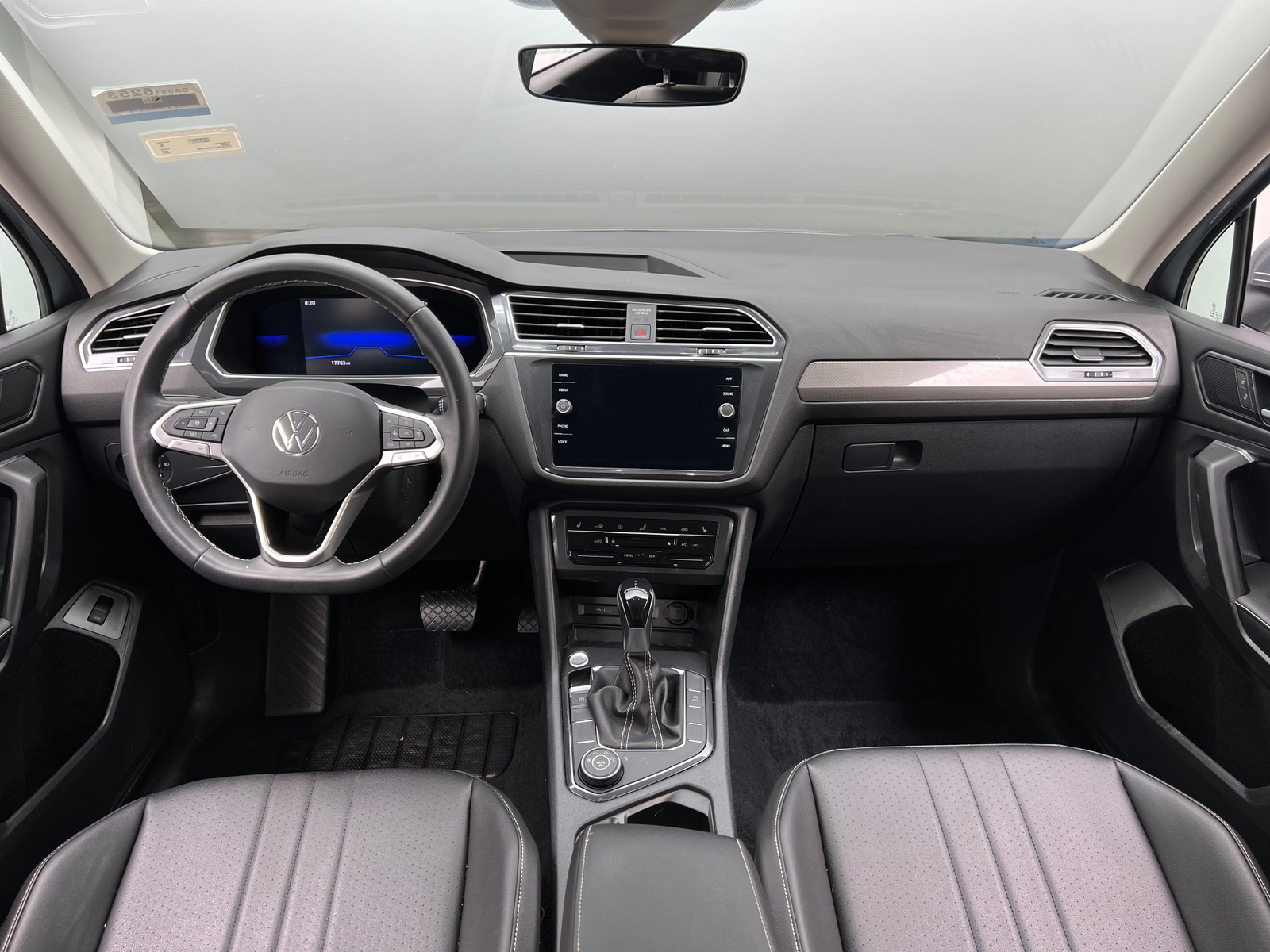 Thumbnail: 2022 Volkswagen Tiguan - 2