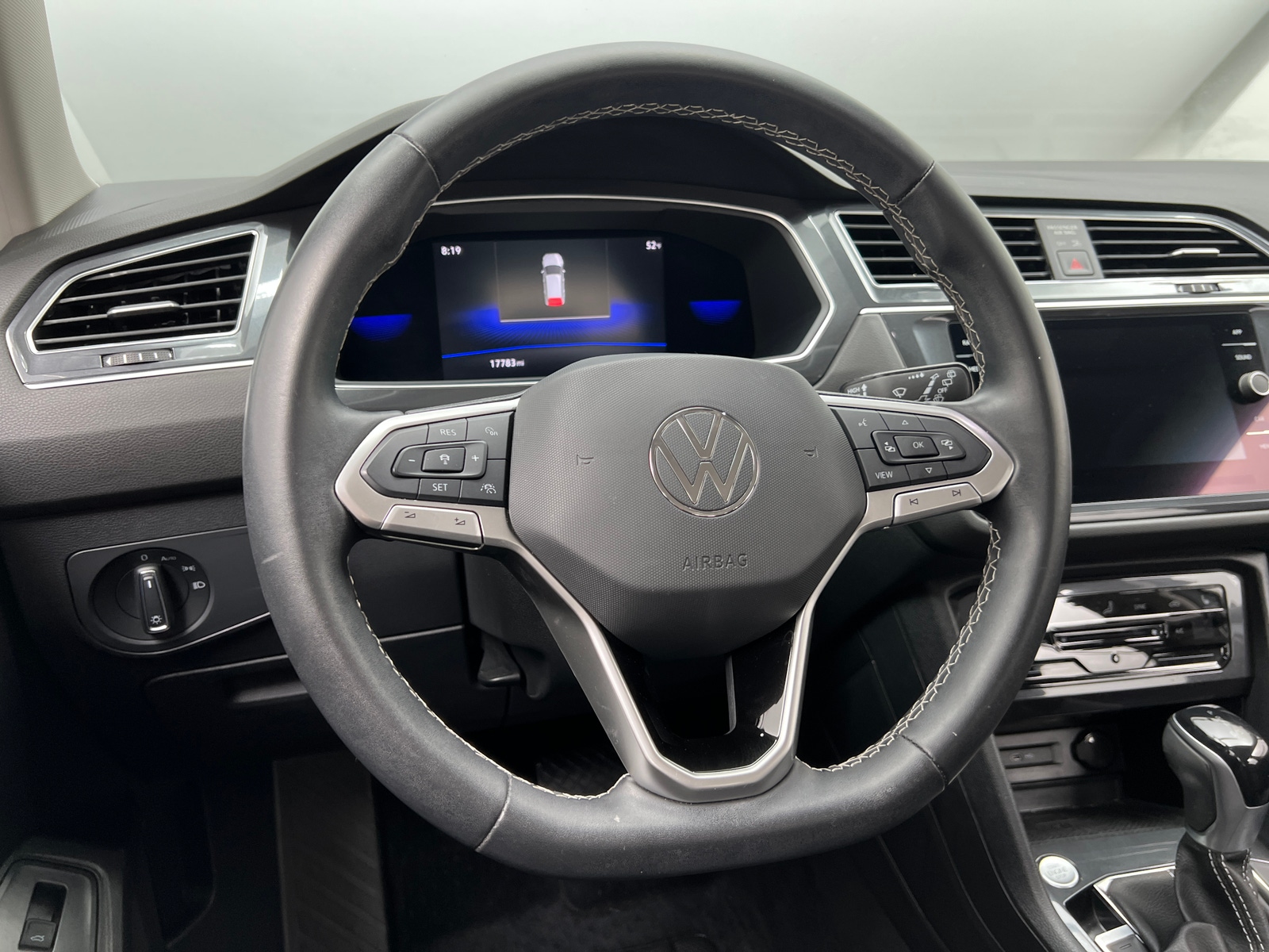Thumbnail: 2022 Volkswagen Tiguan - 4