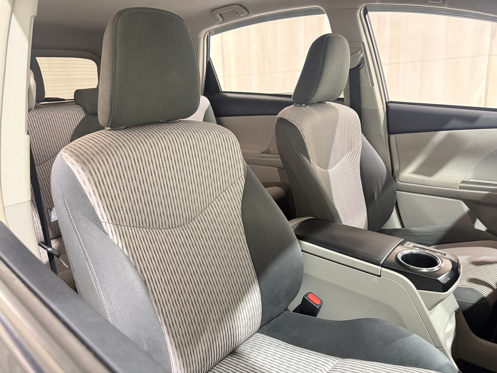 Thumbnail: 2017 Toyota Prius v - 2