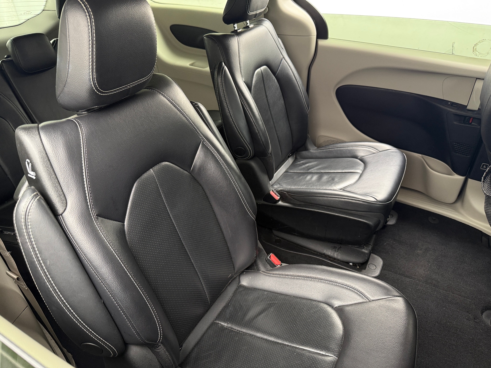Thumbnail: 2022 Chrysler Pacifica - 5