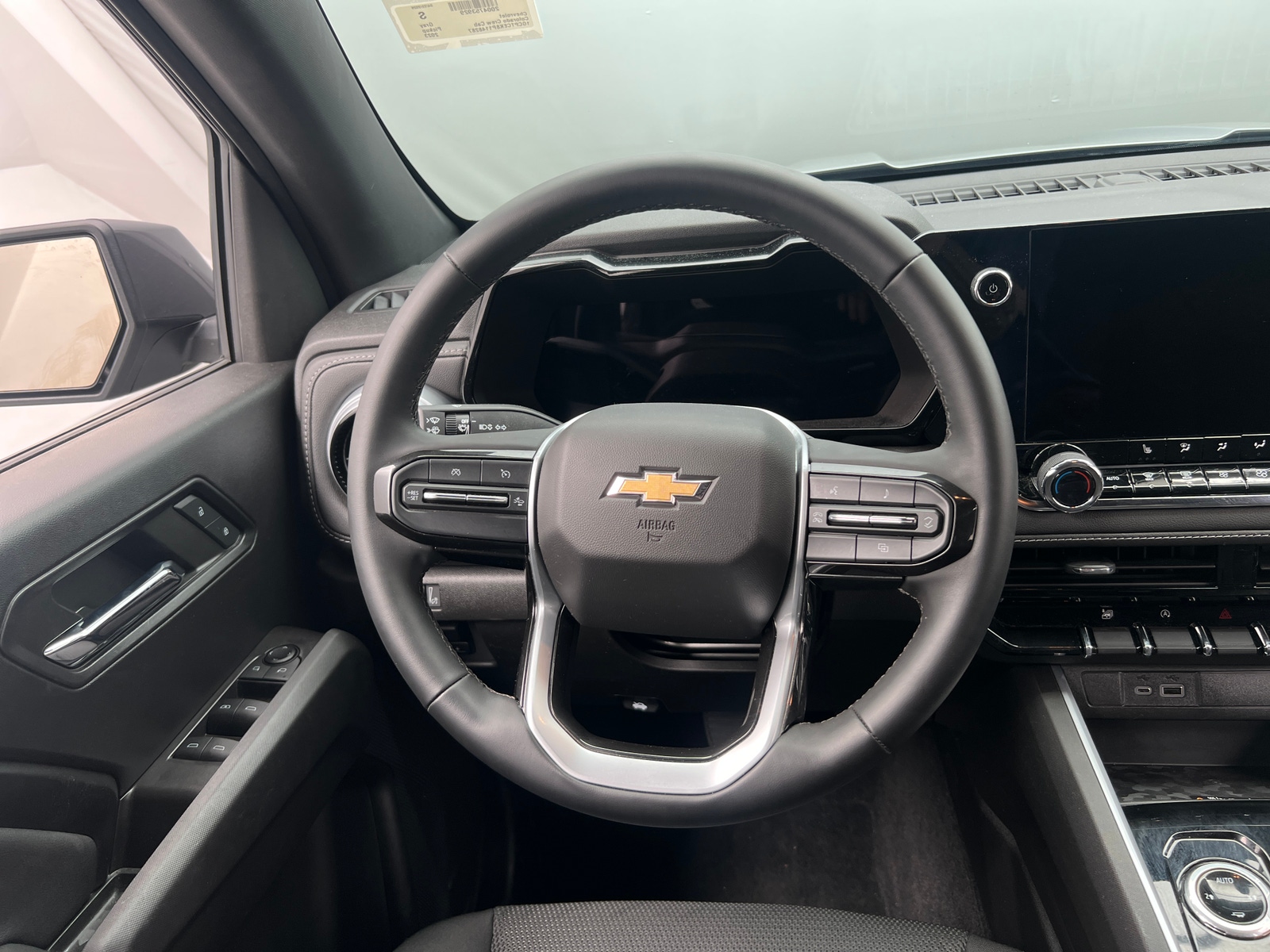 Thumbnail: 2023 Chevrolet Colorado - 5