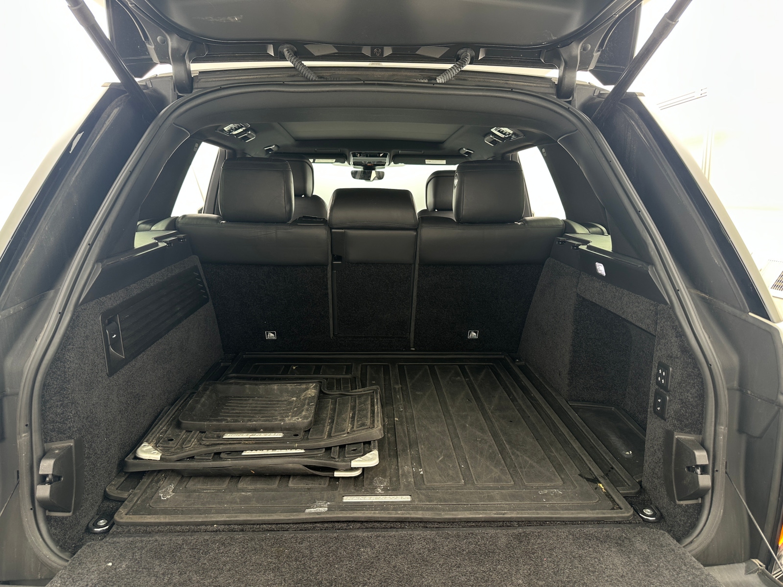 Thumbnail: 2020 Land Rover Range Rover - 6