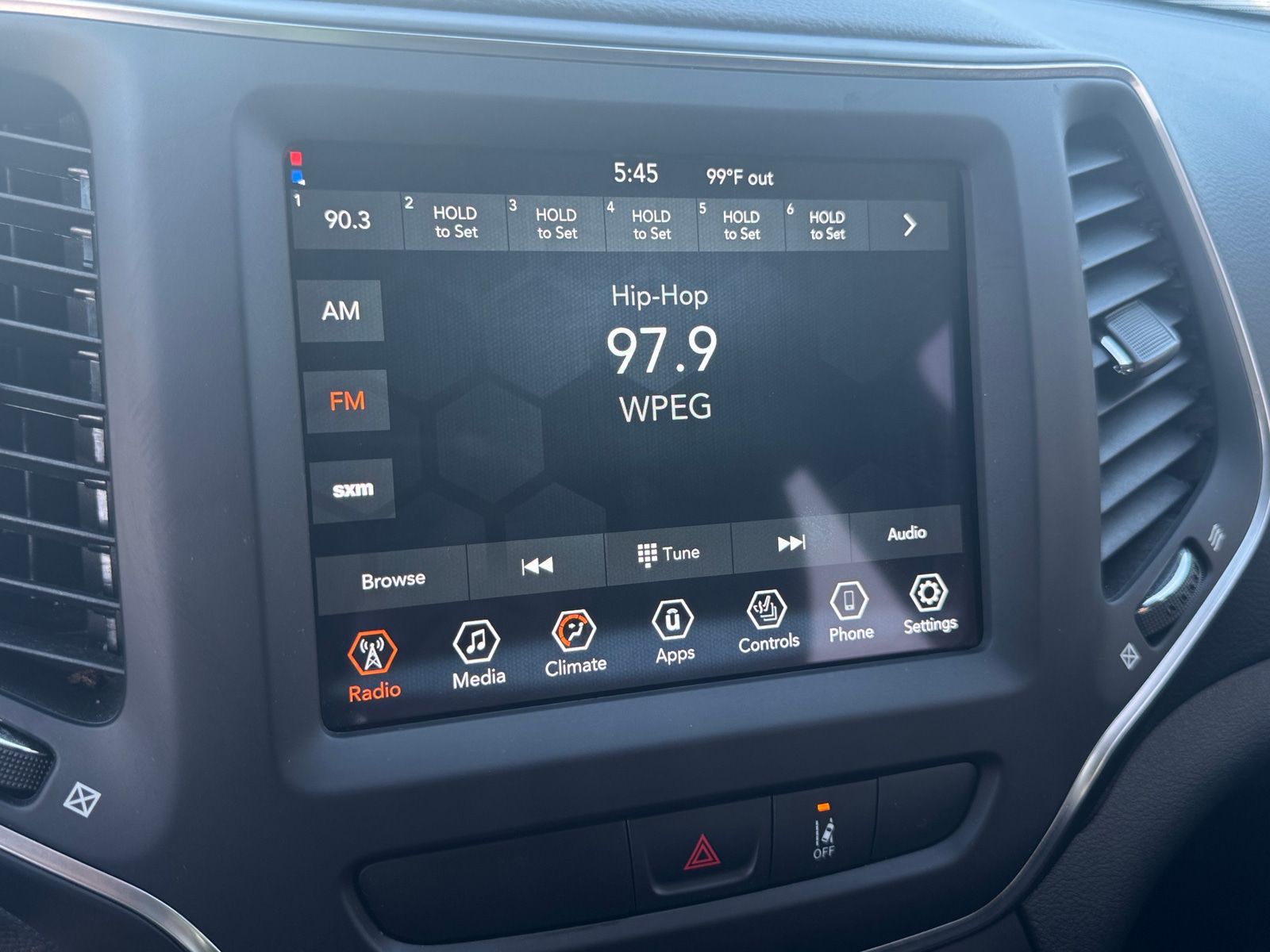 Thumbnail: 2019 Jeep Cherokee - 4