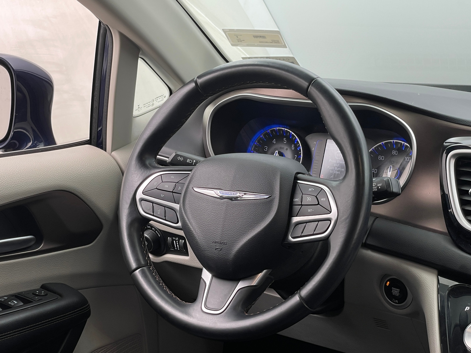 Thumbnail: 2018 Chrysler Pacifica - 4